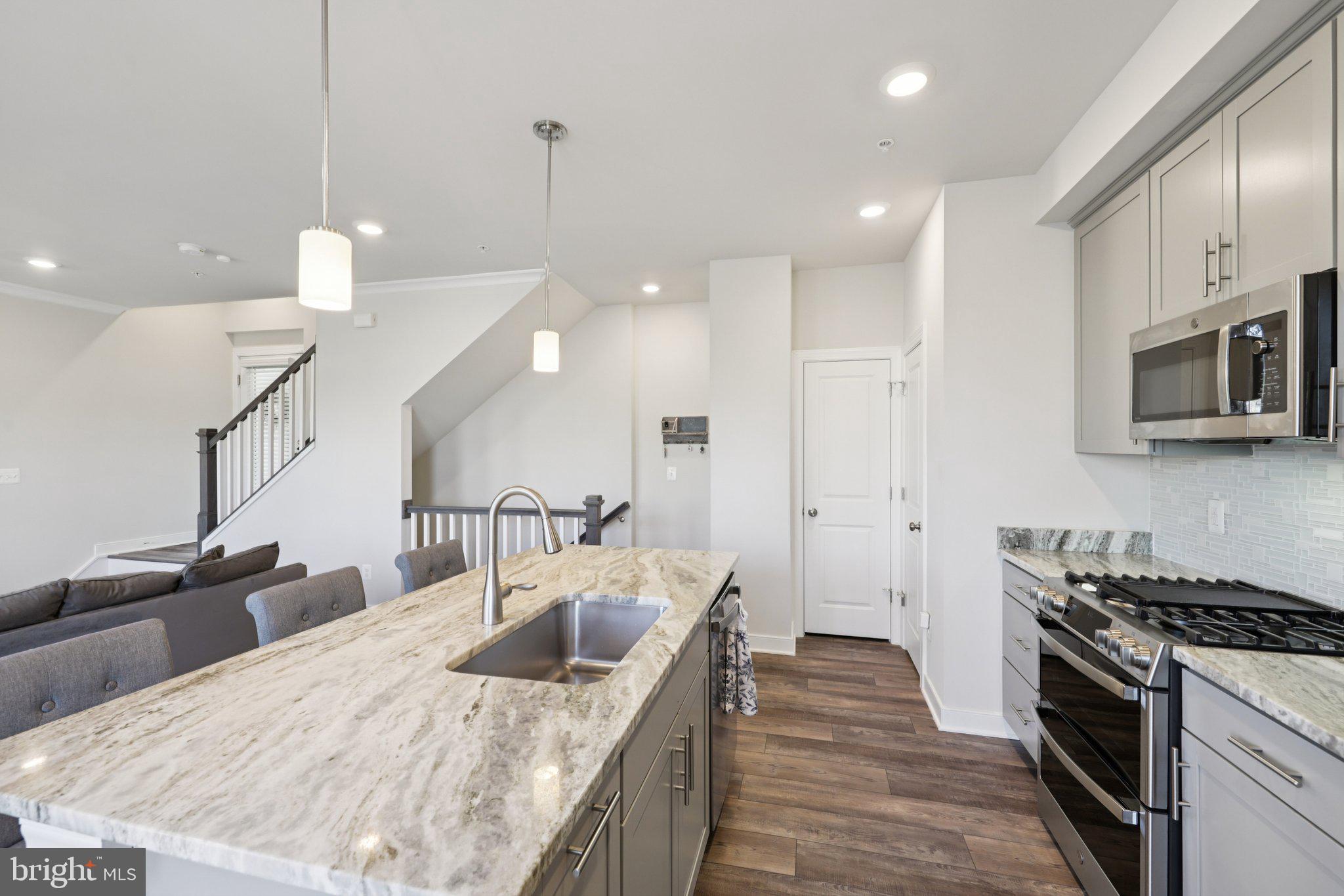 HUNTINGTON CROSSING - Residential