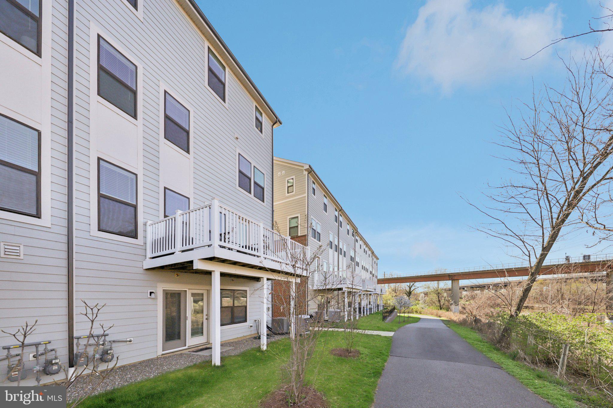HUNTINGTON CROSSING - Residential