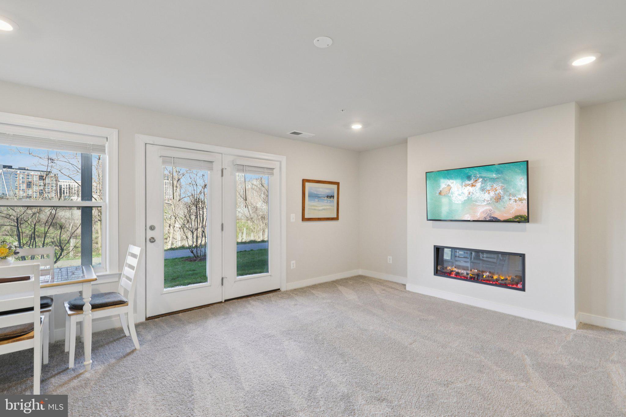 HUNTINGTON CROSSING - Residential