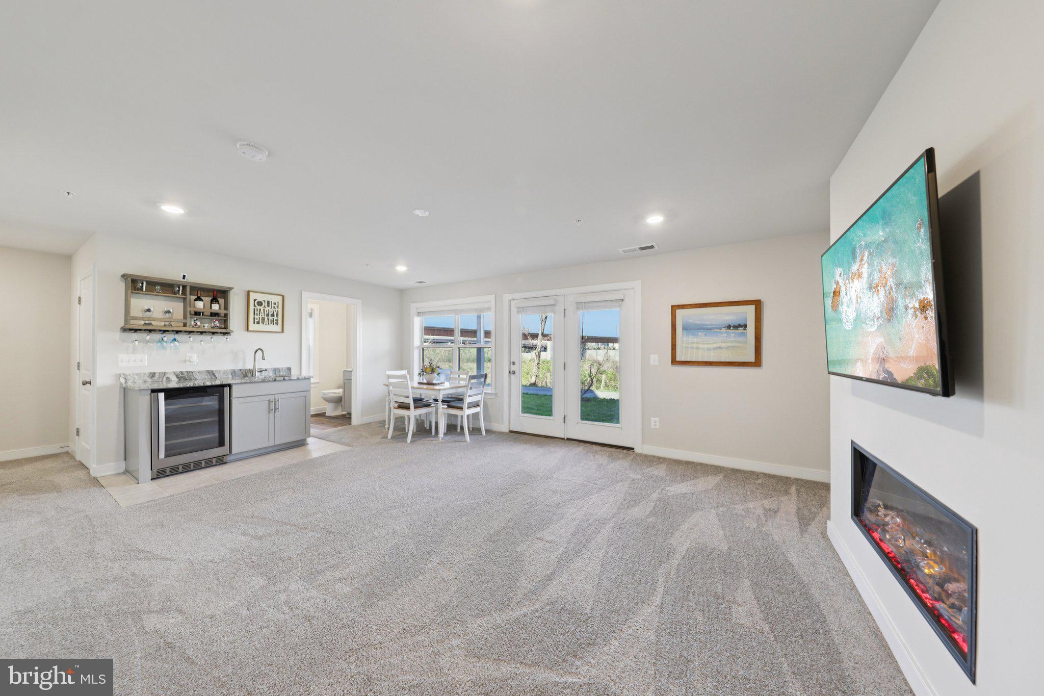 HUNTINGTON CROSSING - Residential
