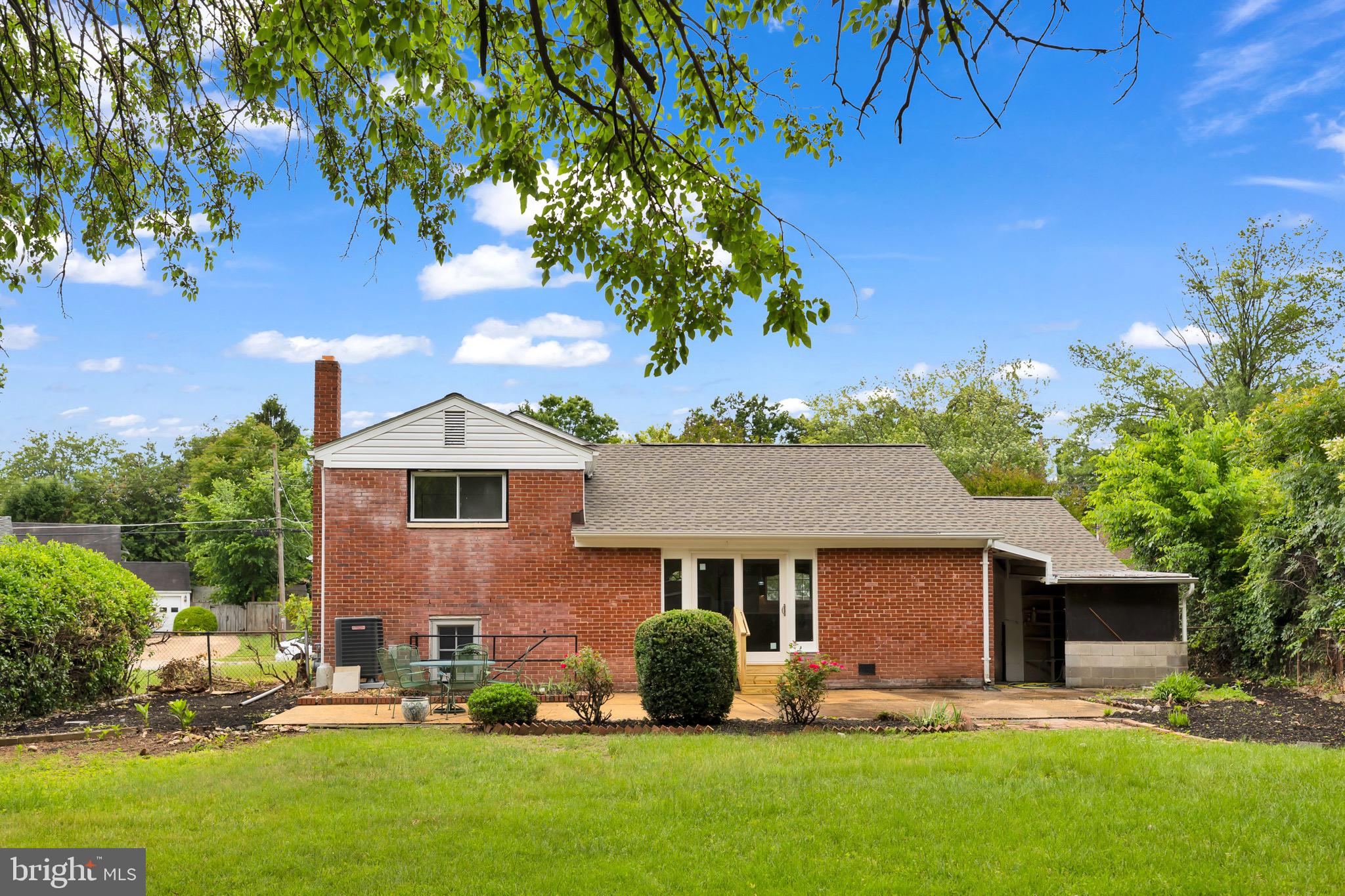 LYNBROOK - Residential