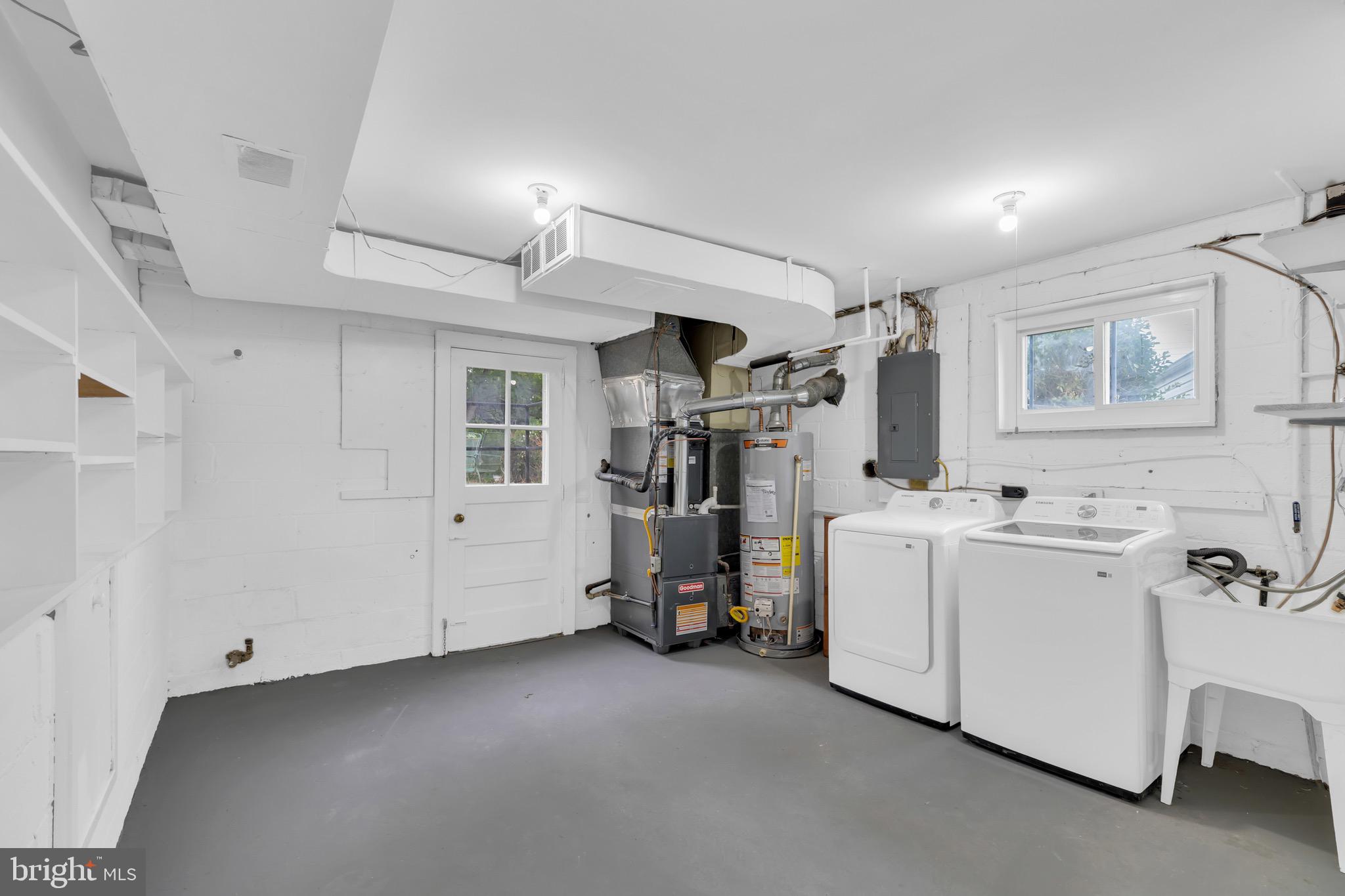 LYNBROOK - Residential