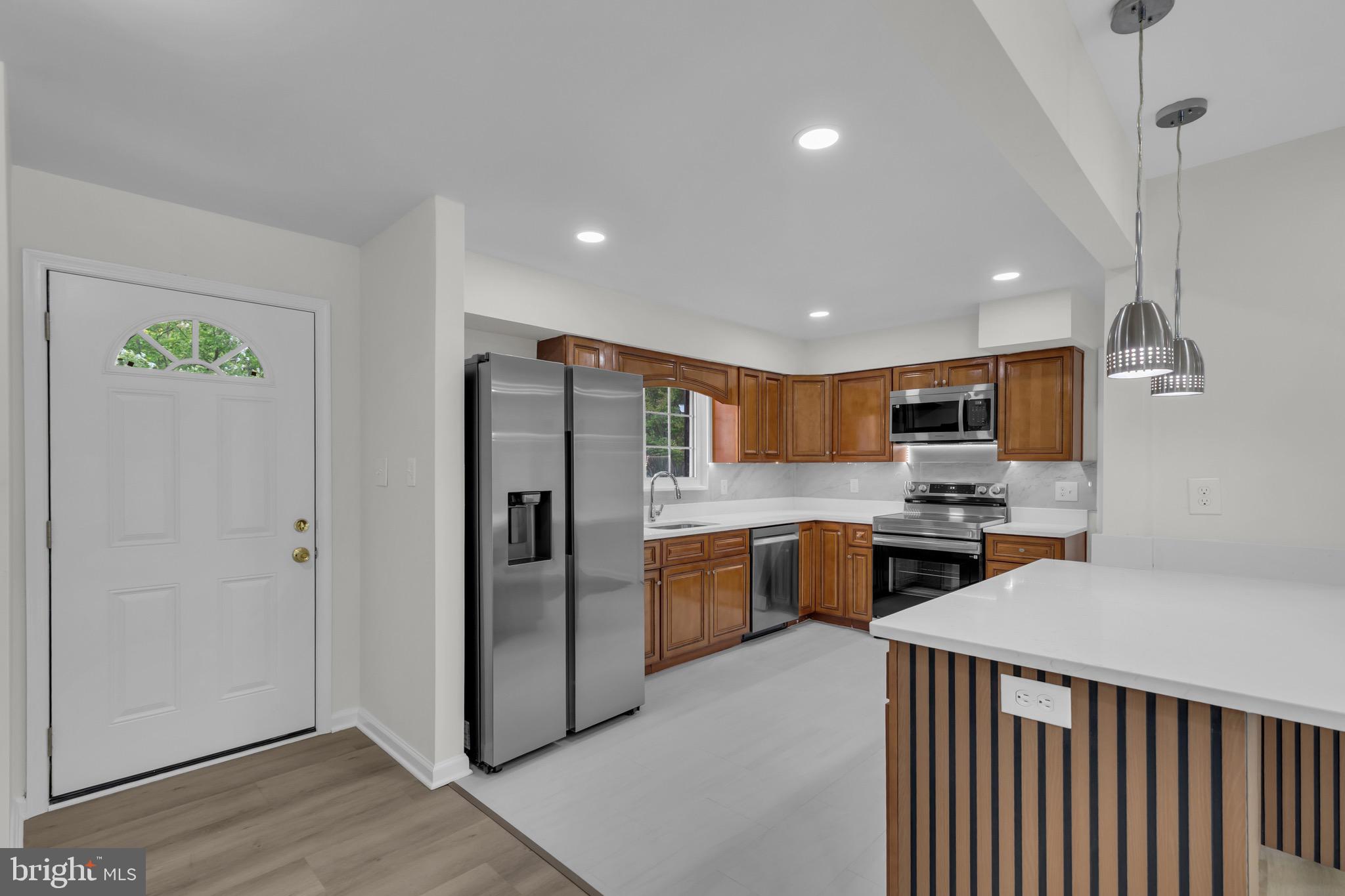 LYNBROOK - Residential