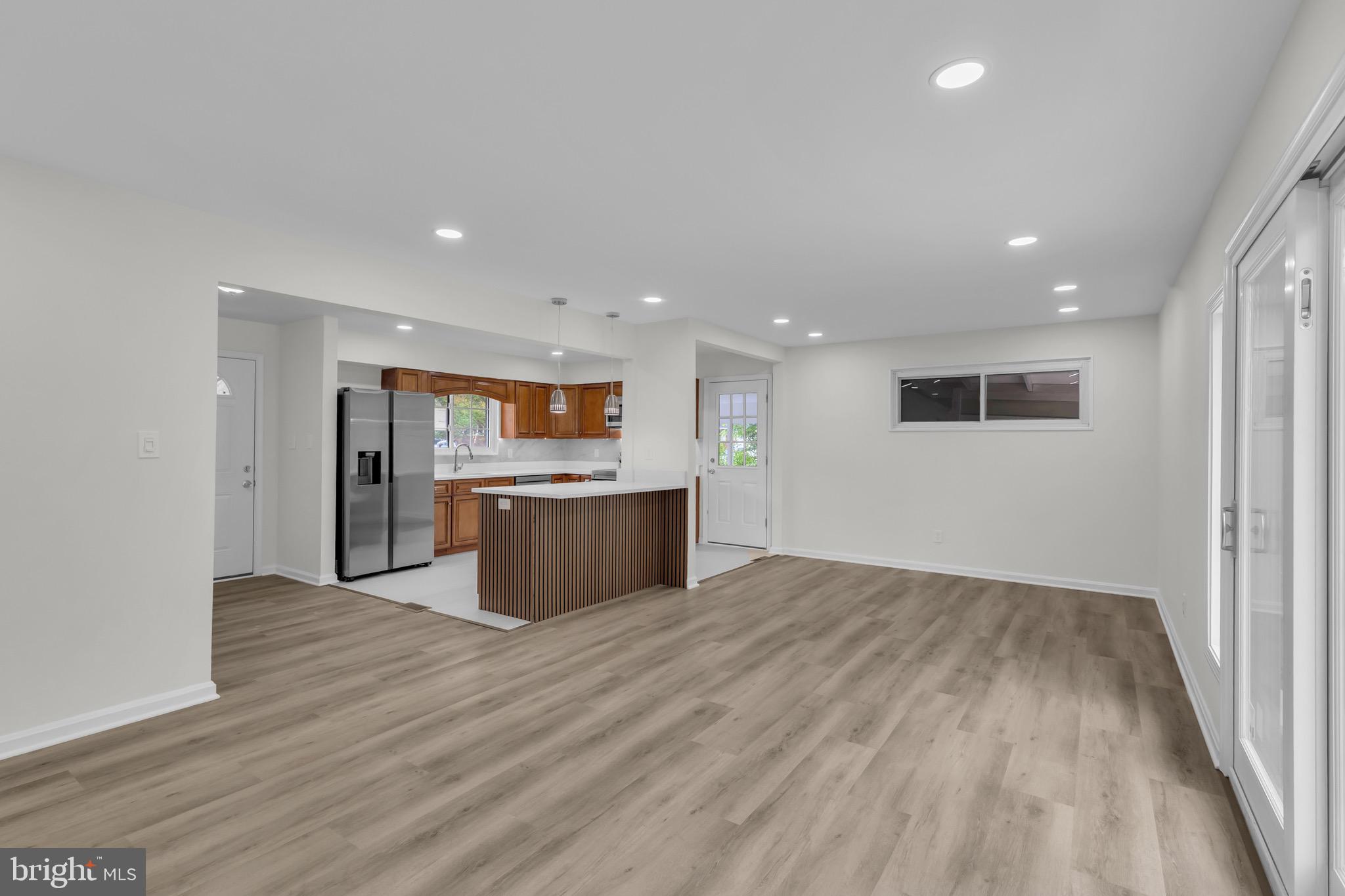 LYNBROOK - Residential