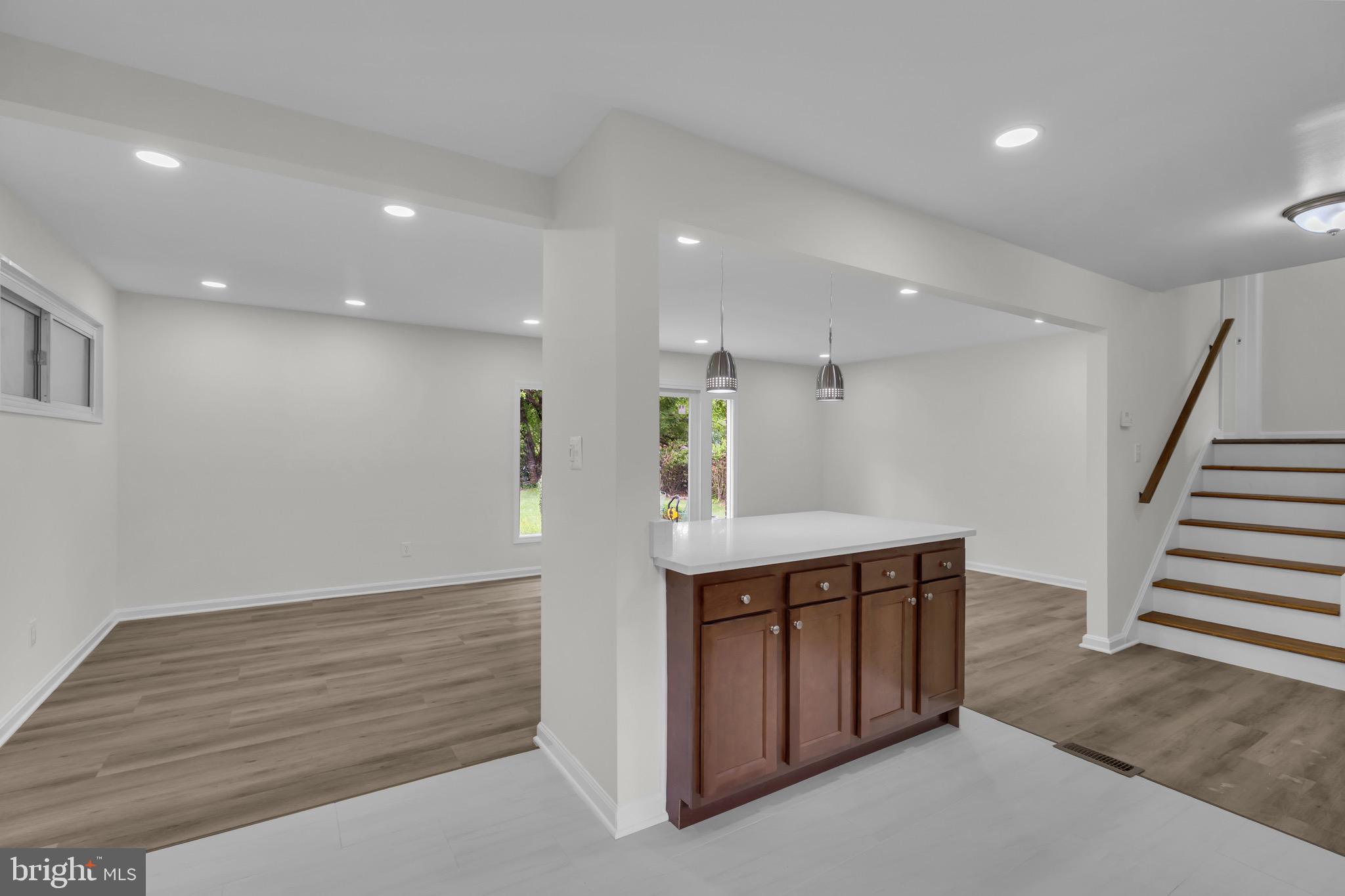 LYNBROOK - Residential
