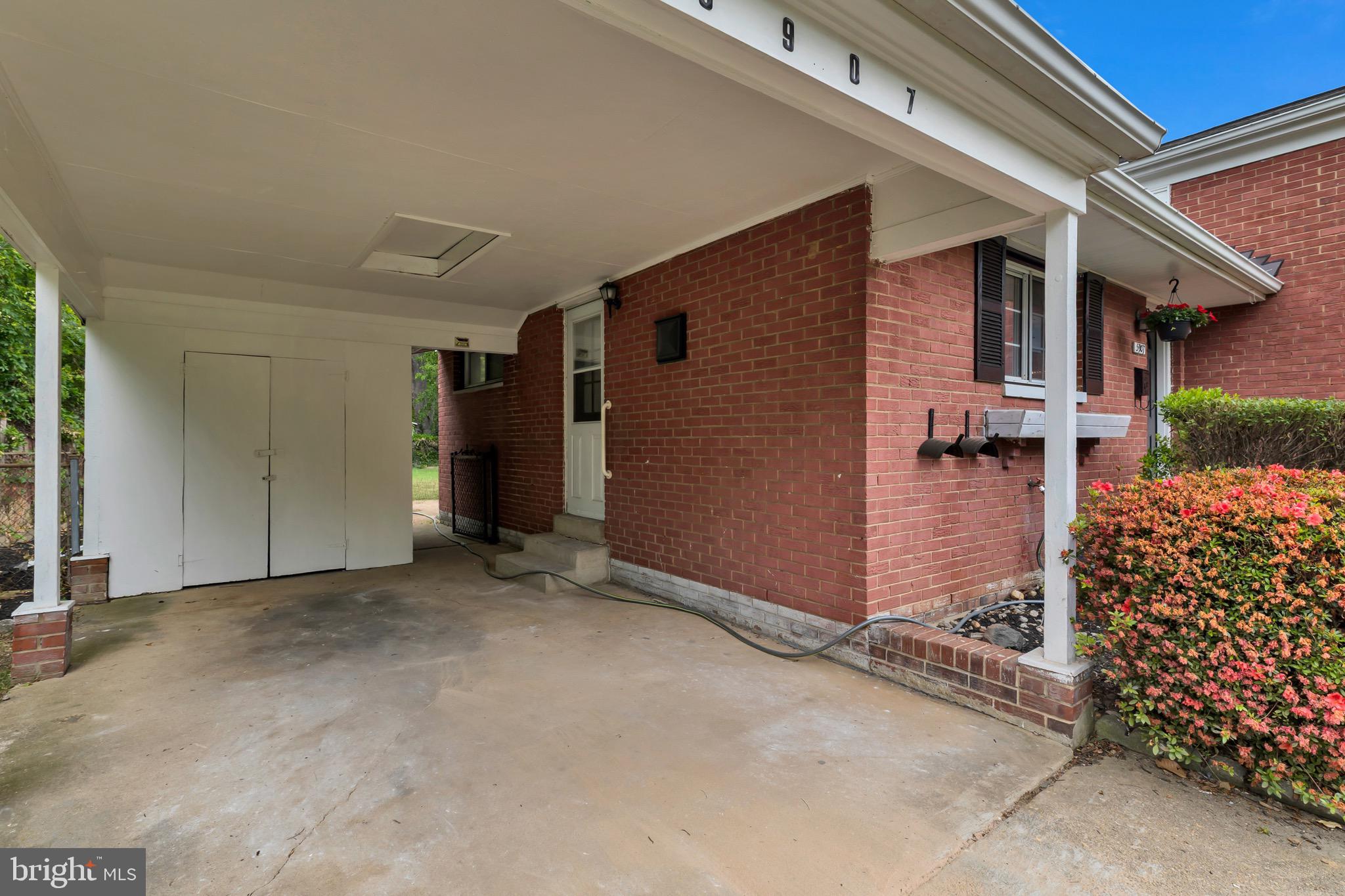 LYNBROOK - Residential