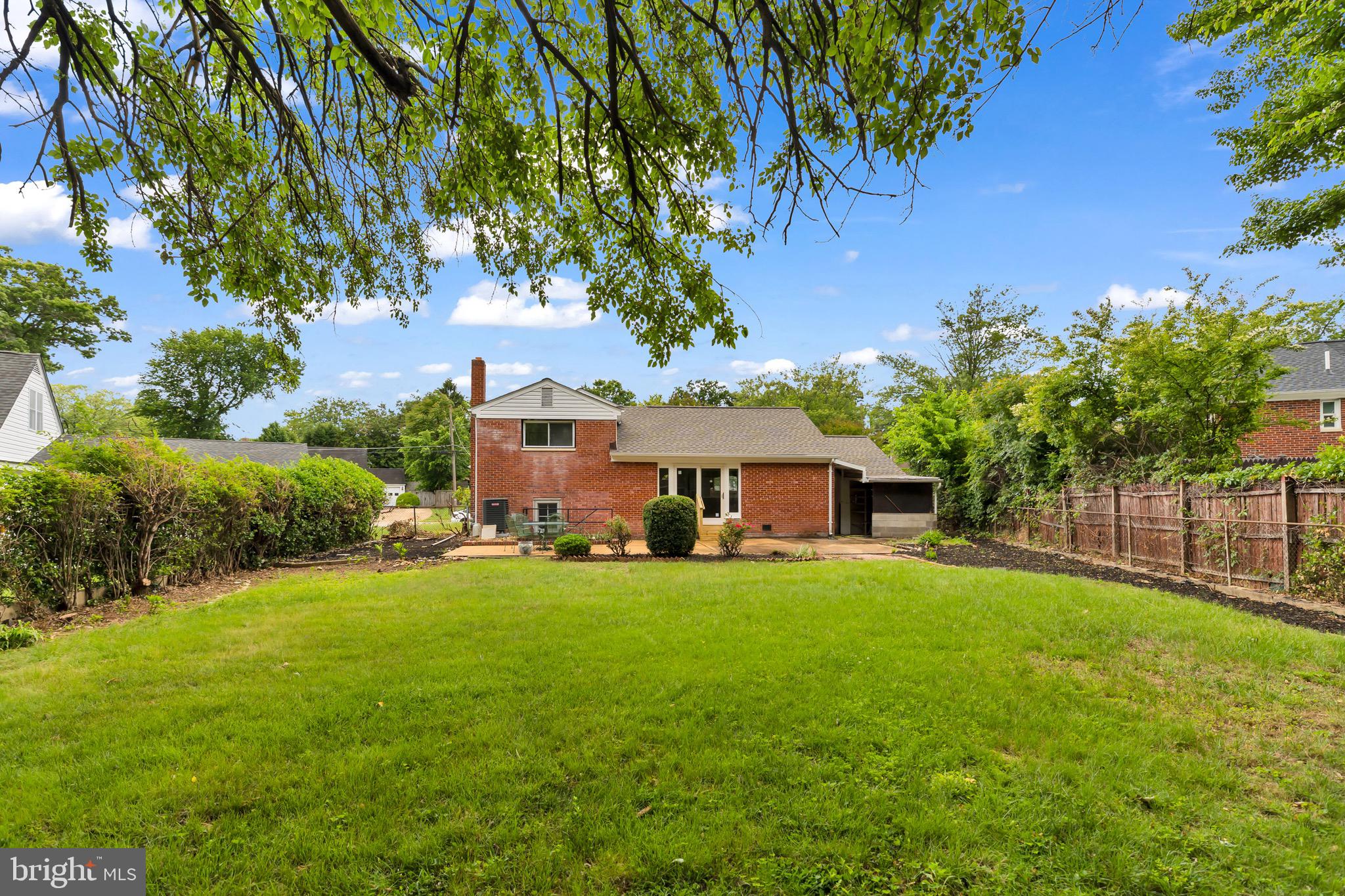 LYNBROOK - Residential