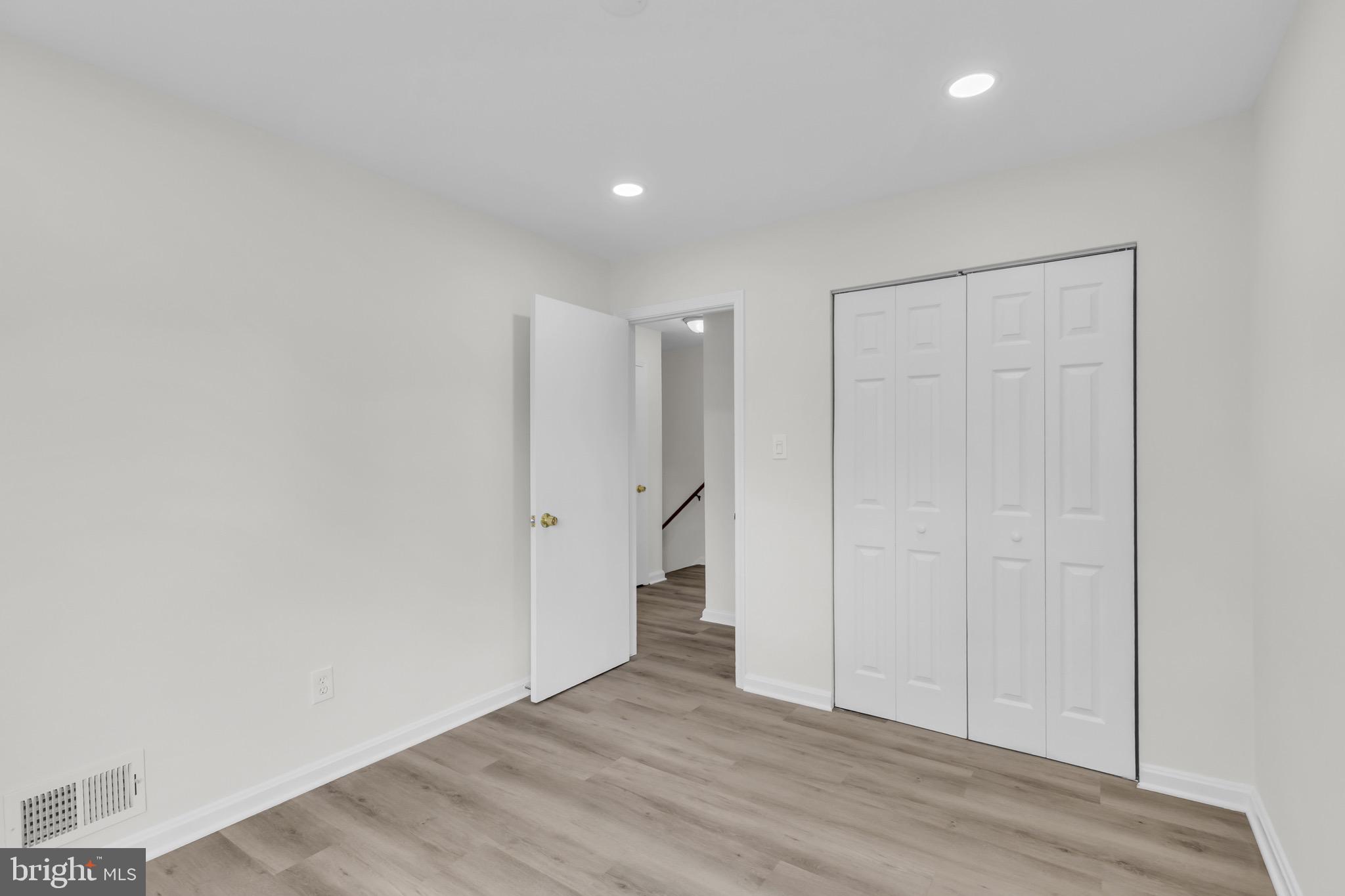 LYNBROOK - Residential