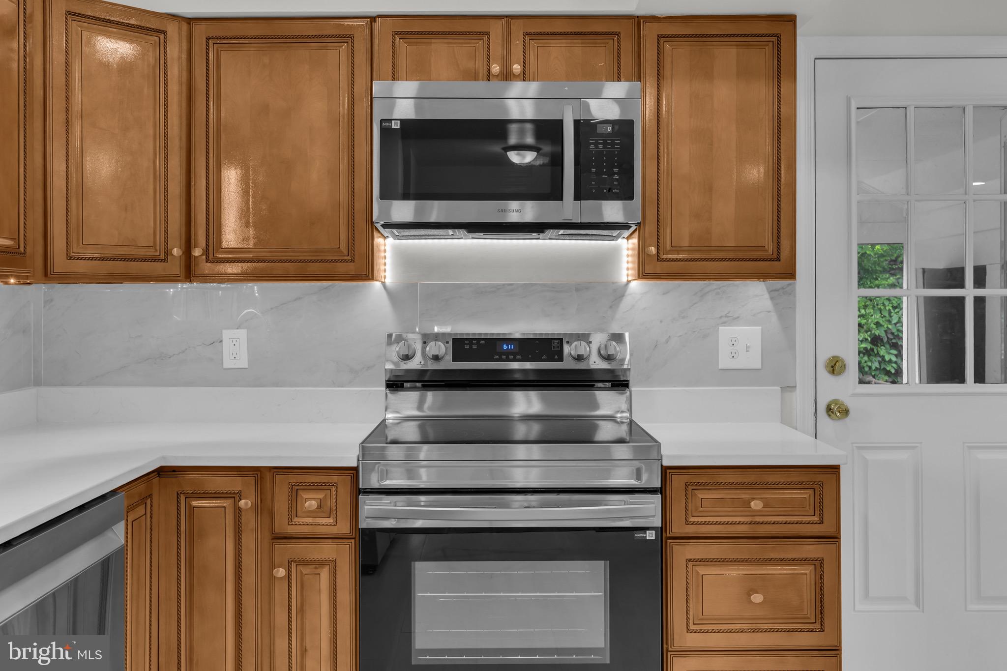 LYNBROOK - Residential