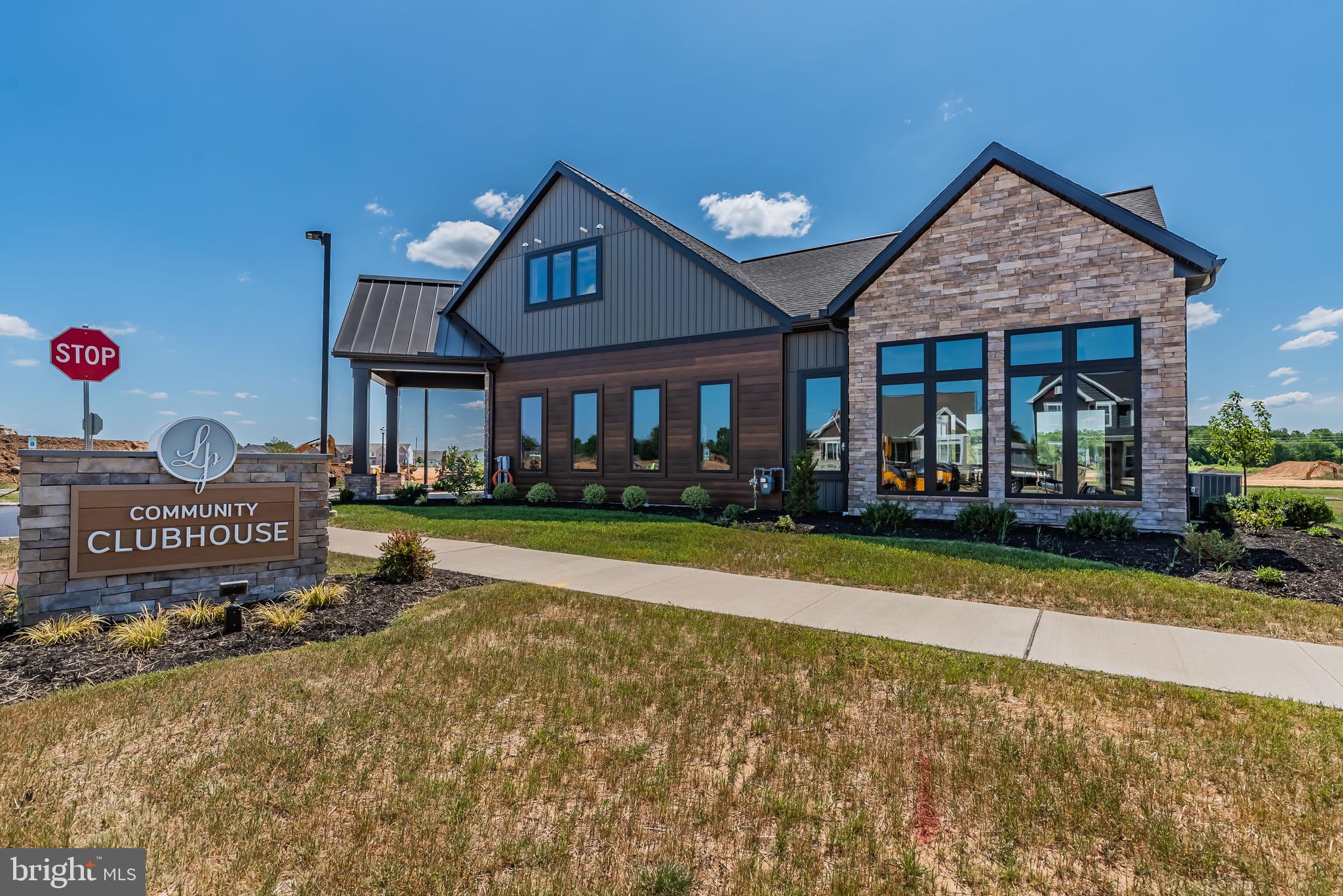MADISON COURT - Residential