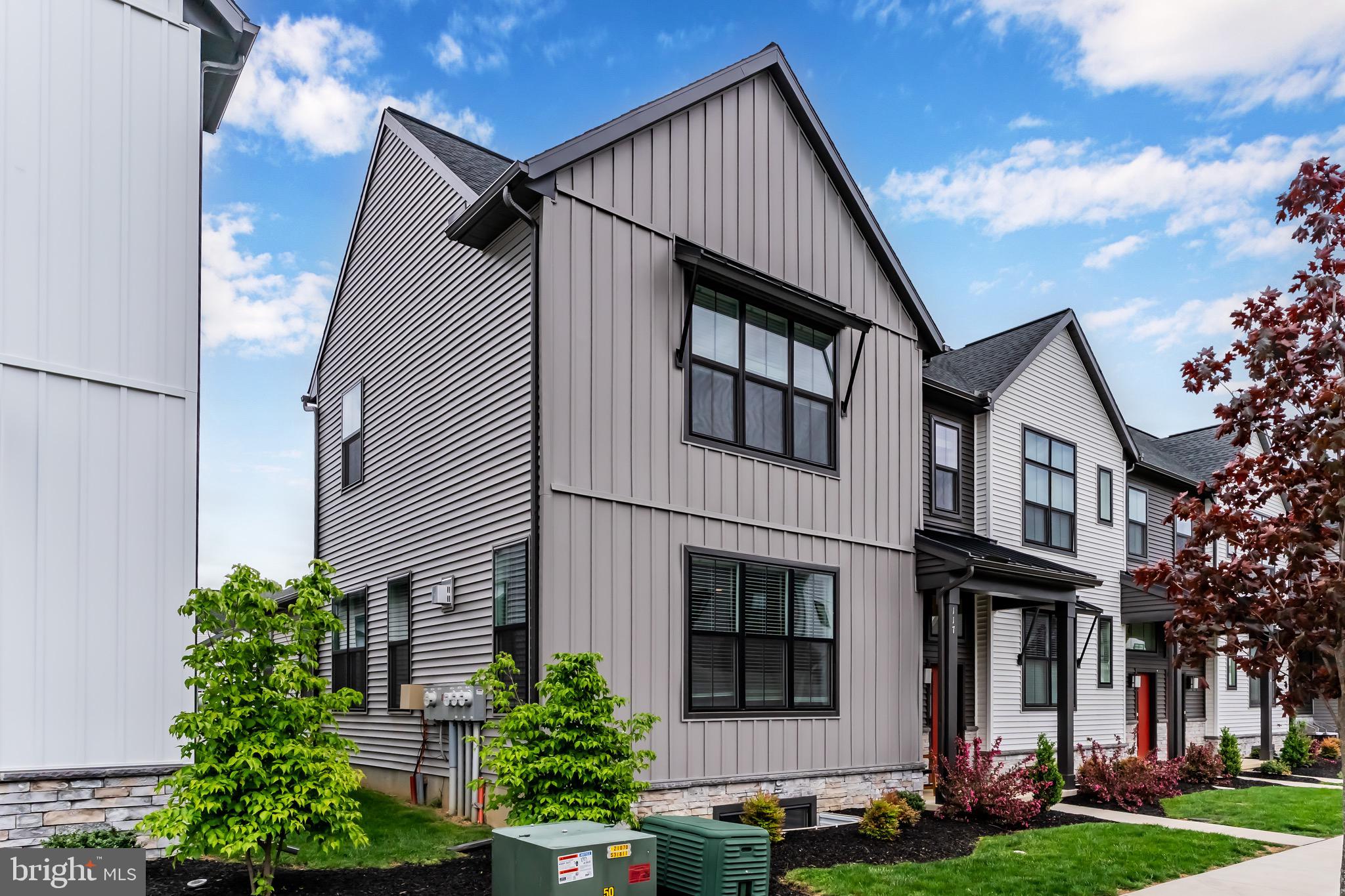 MADISON COURT - Residential