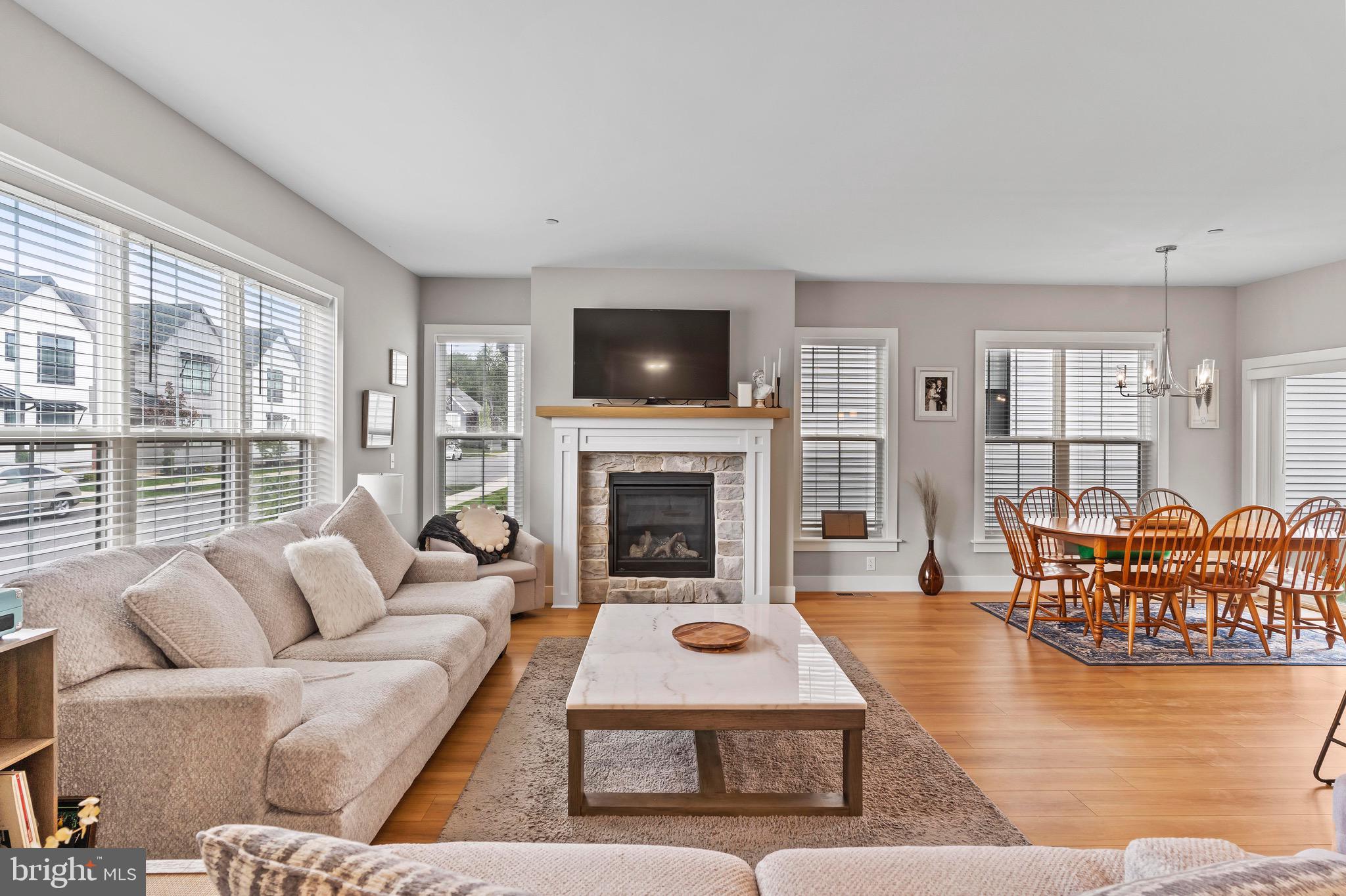 MADISON COURT - Residential