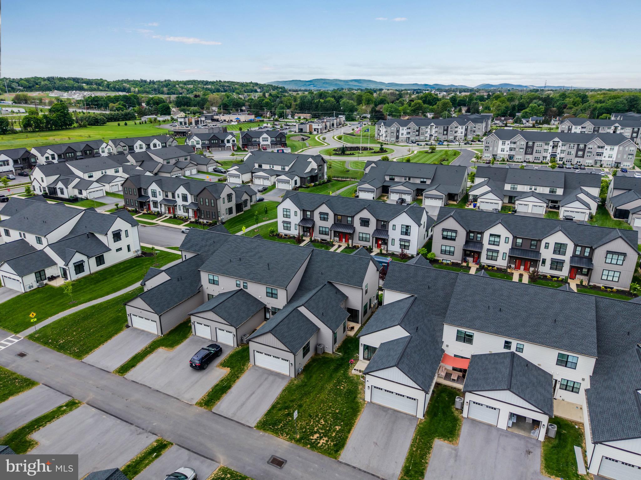 MADISON COURT - Residential