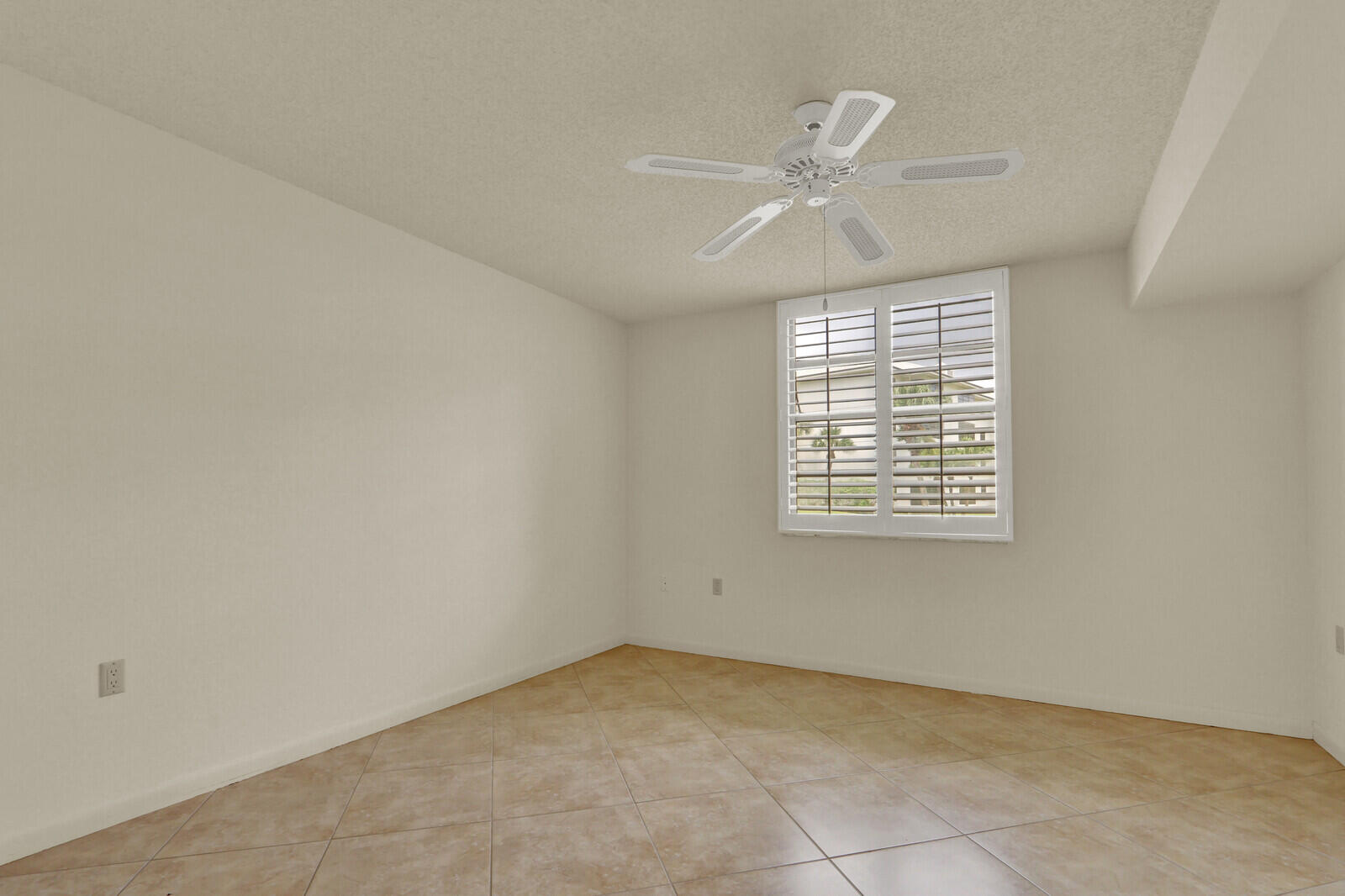WHITEHALL CONDO OF THE LANDS OF THE PRESIDENT - Residential