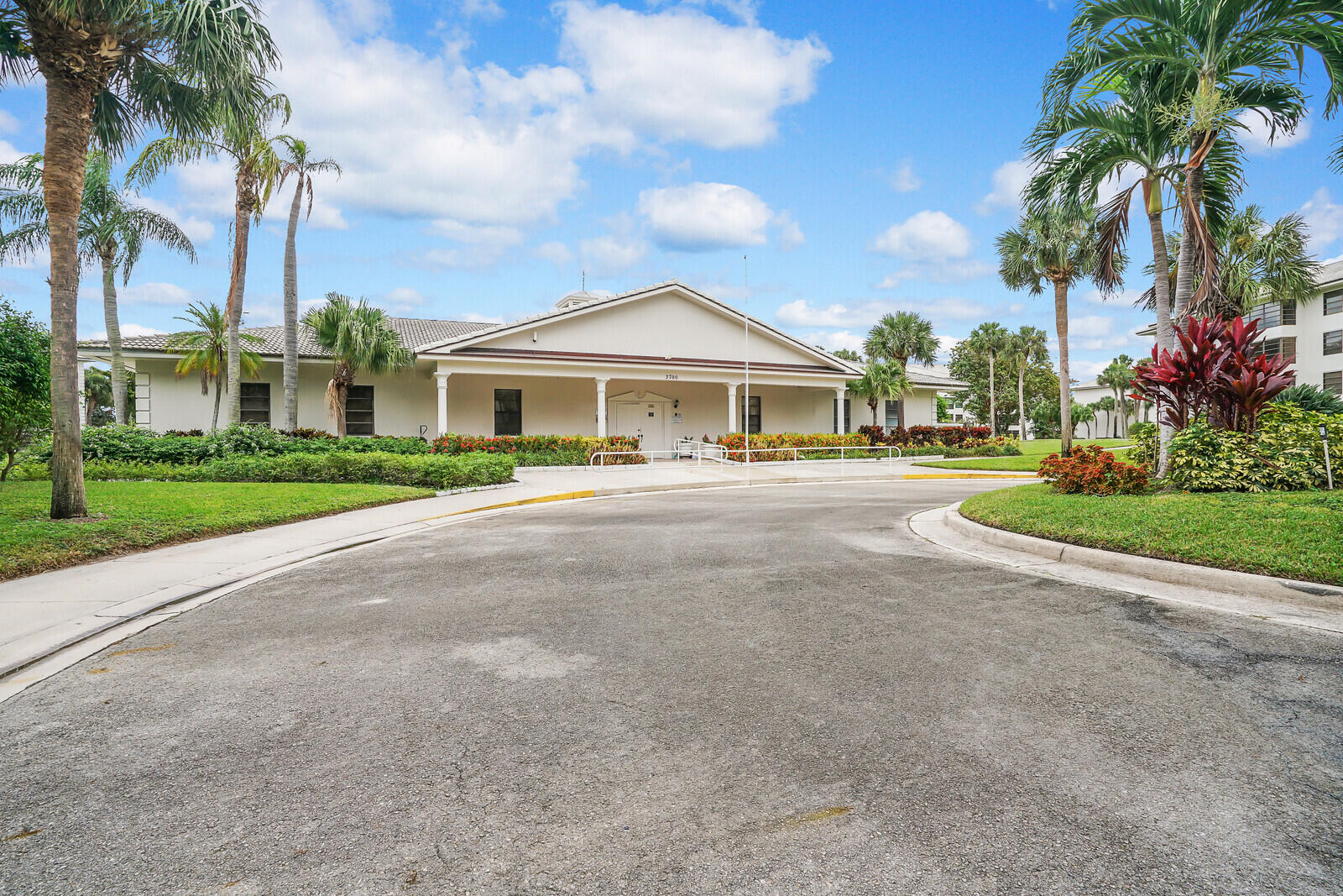 WHITEHALL CONDO OF THE LANDS OF THE PRESIDENT - Residential