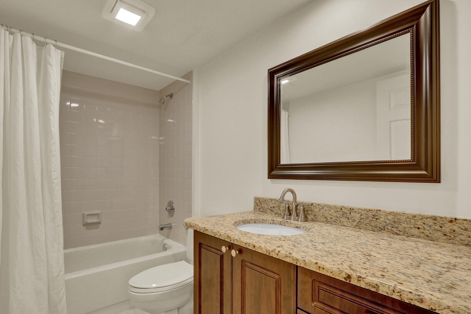 WHITEHALL CONDO OF THE LANDS OF THE PRESIDENT - Residential