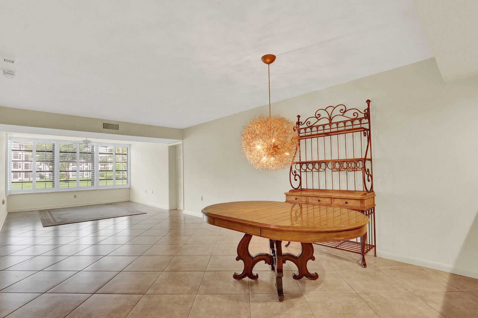 WHITEHALL CONDO OF THE LANDS OF THE PRESIDENT - Residential