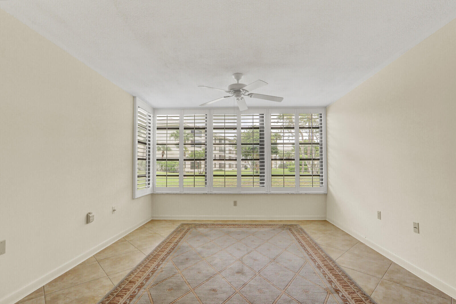 WHITEHALL CONDO OF THE LANDS OF THE PRESIDENT - Residential