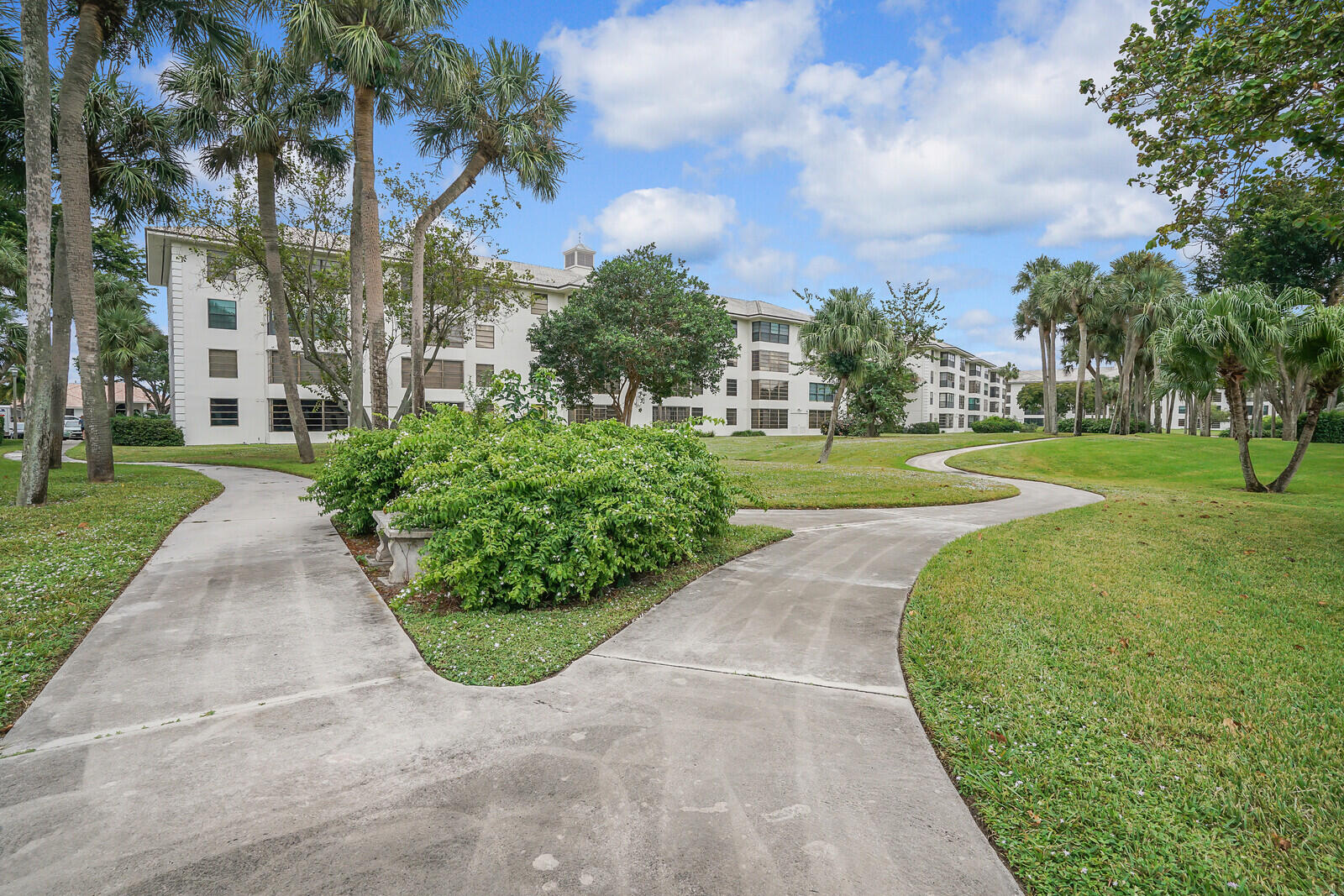 WHITEHALL CONDO OF THE LANDS OF THE PRESIDENT - Residential