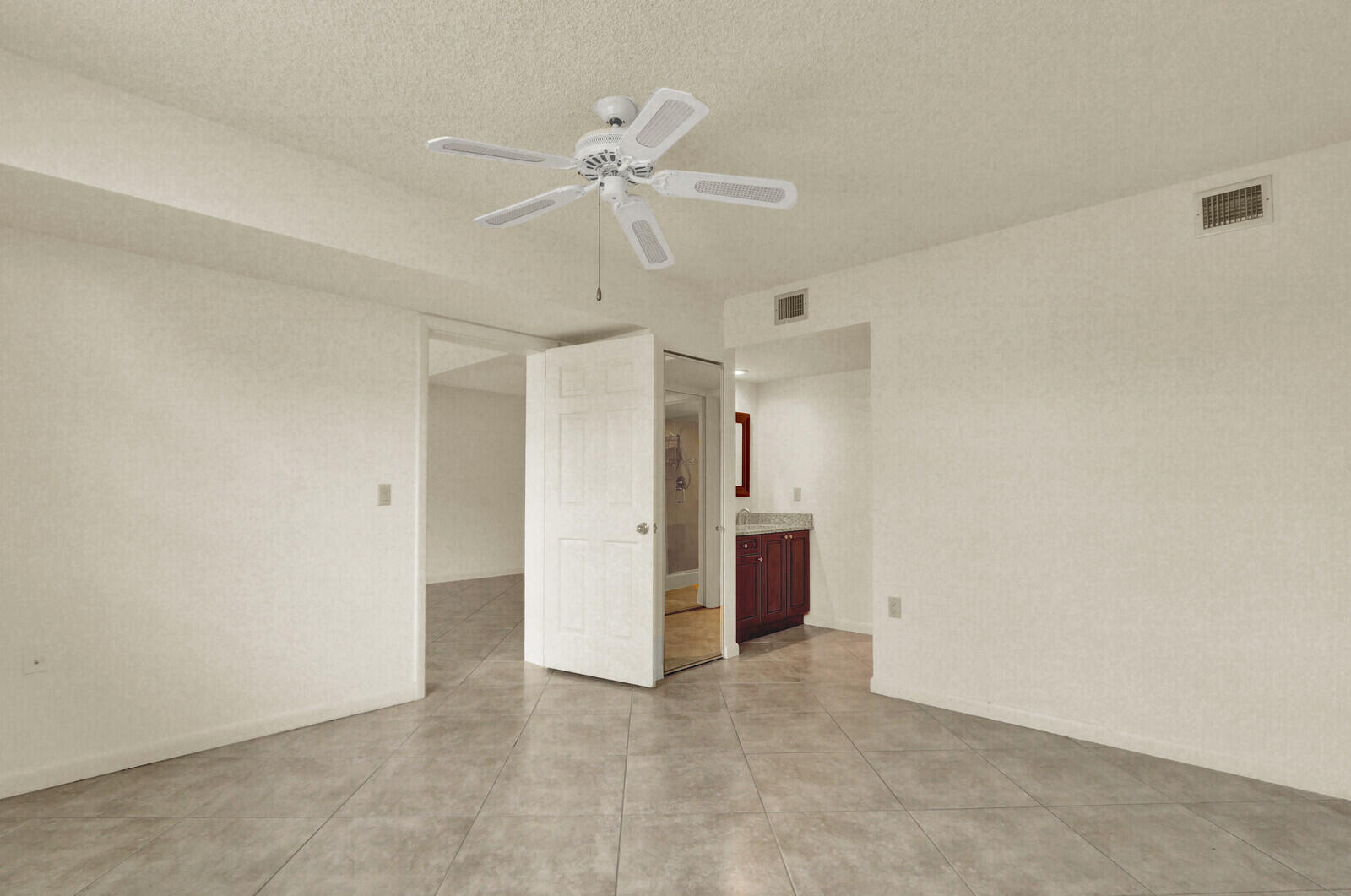 WHITEHALL CONDO OF THE LANDS OF THE PRESIDENT - Residential