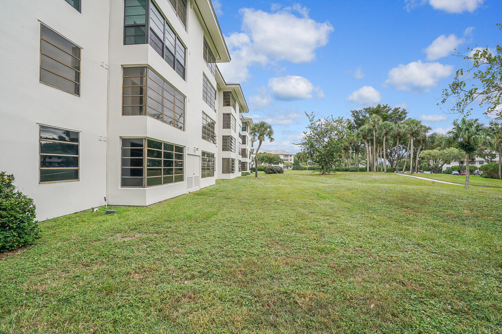 WHITEHALL CONDO OF THE LANDS OF THE PRESIDENT - Residential