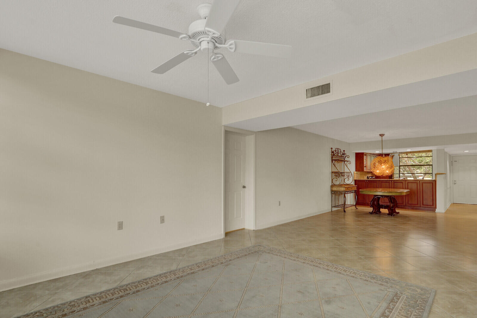 WHITEHALL CONDO OF THE LANDS OF THE PRESIDENT - Residential