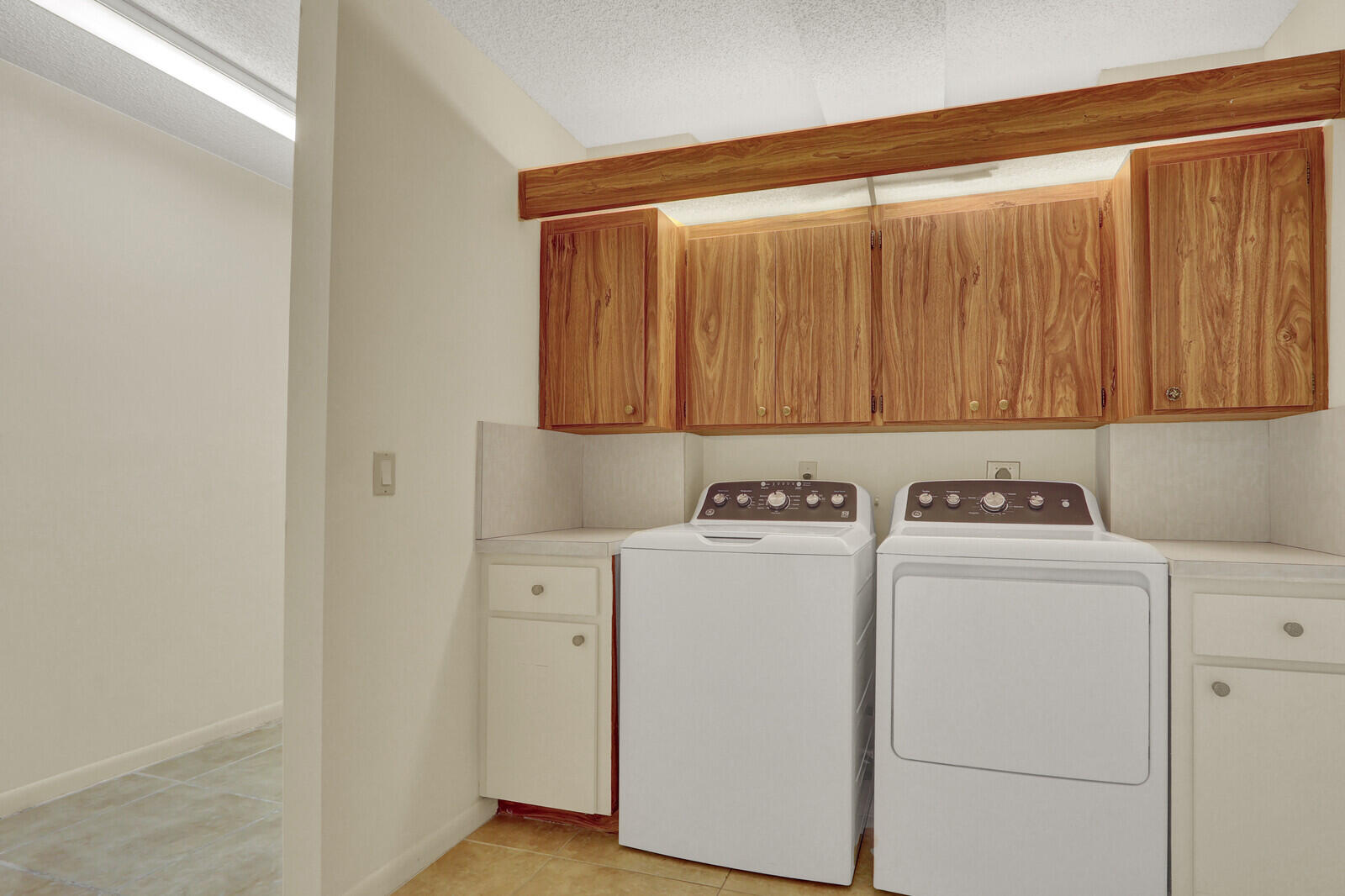 WHITEHALL CONDO OF THE LANDS OF THE PRESIDENT - Residential