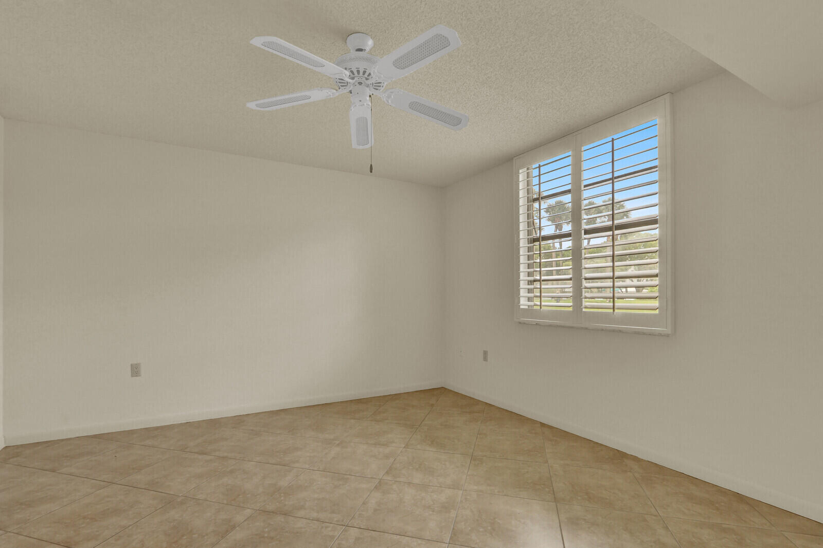 WHITEHALL CONDO OF THE LANDS OF THE PRESIDENT - Residential