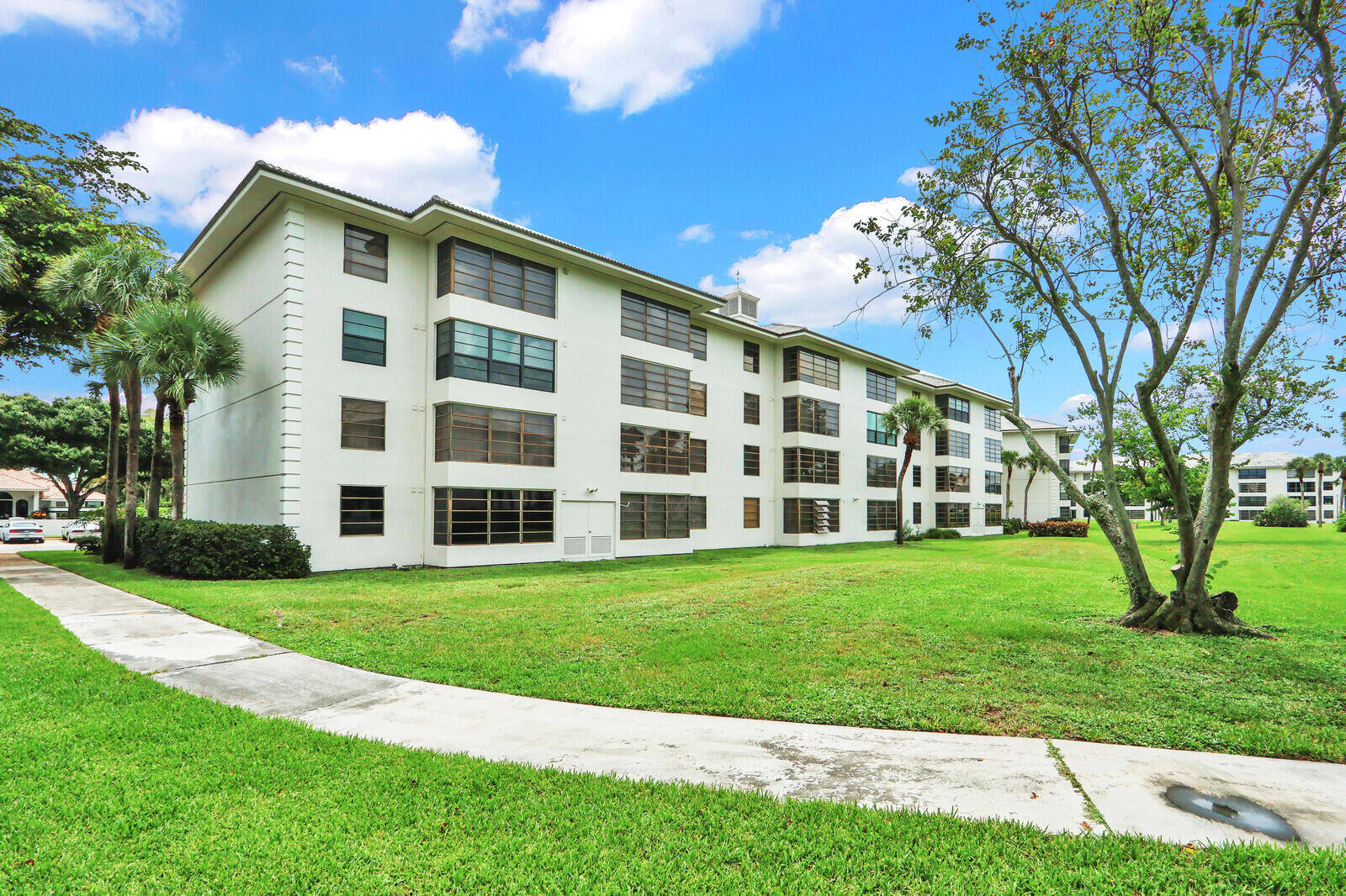 WHITEHALL CONDO OF THE LANDS OF THE PRESIDENT - Residential