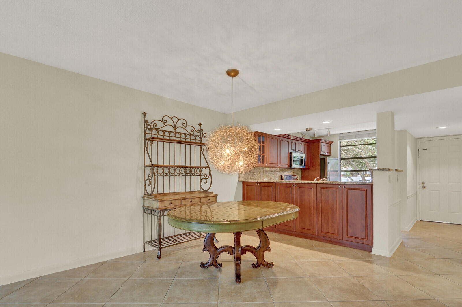 WHITEHALL CONDO OF THE LANDS OF THE PRESIDENT - Residential