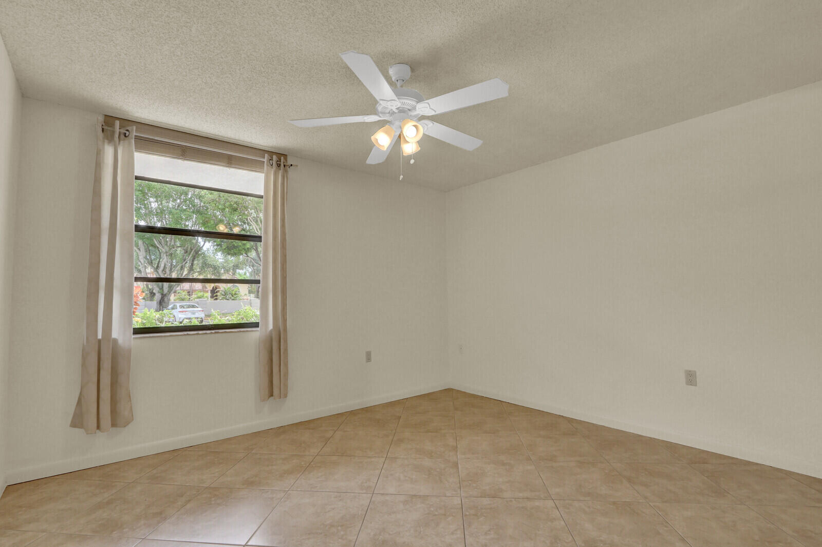 WHITEHALL CONDO OF THE LANDS OF THE PRESIDENT - Residential