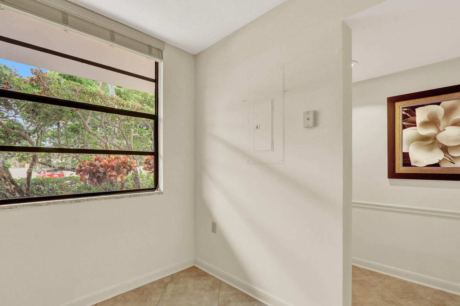 WHITEHALL CONDO OF THE LANDS OF THE PRESIDENT - Residential