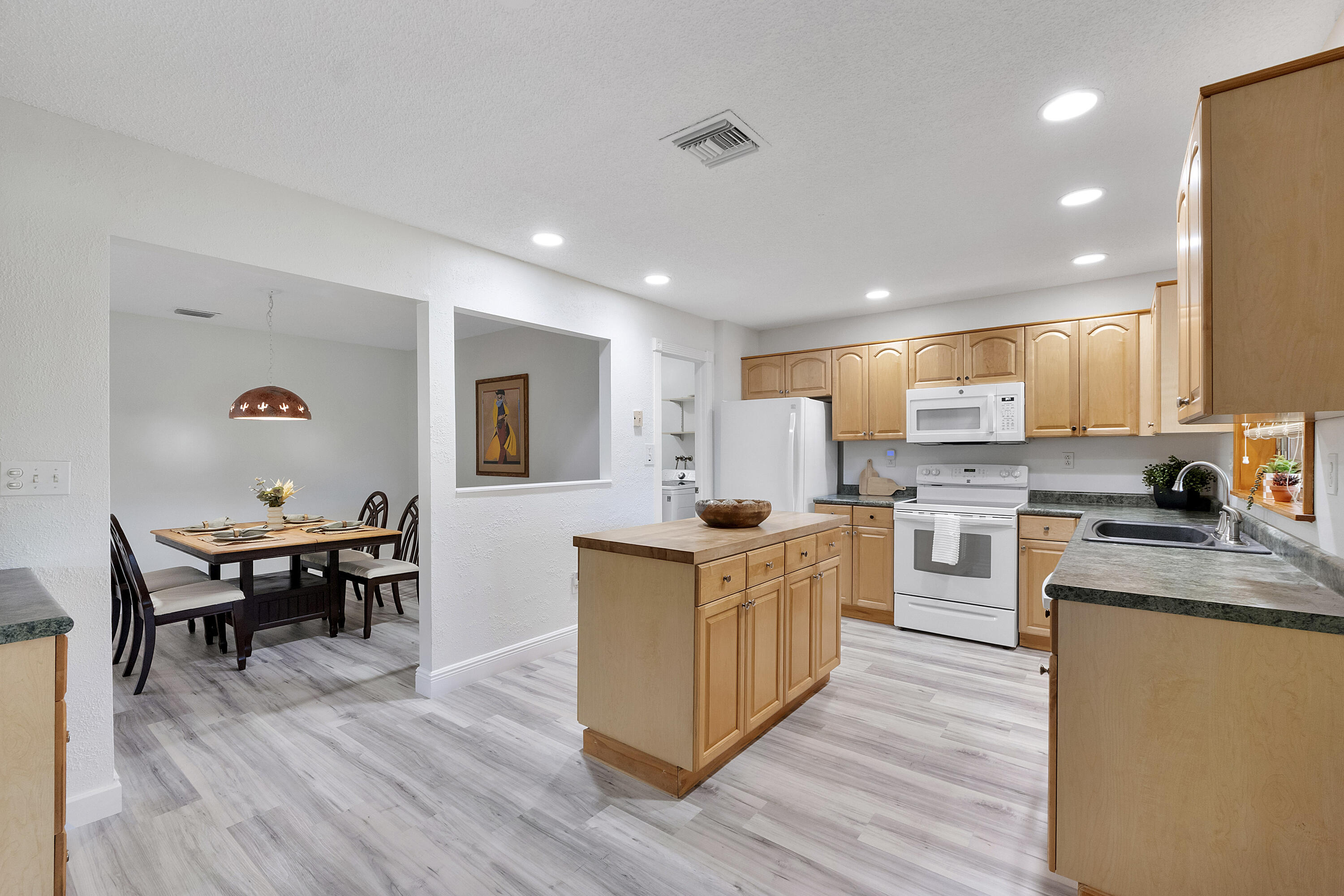 WOOD LAKE - Residential