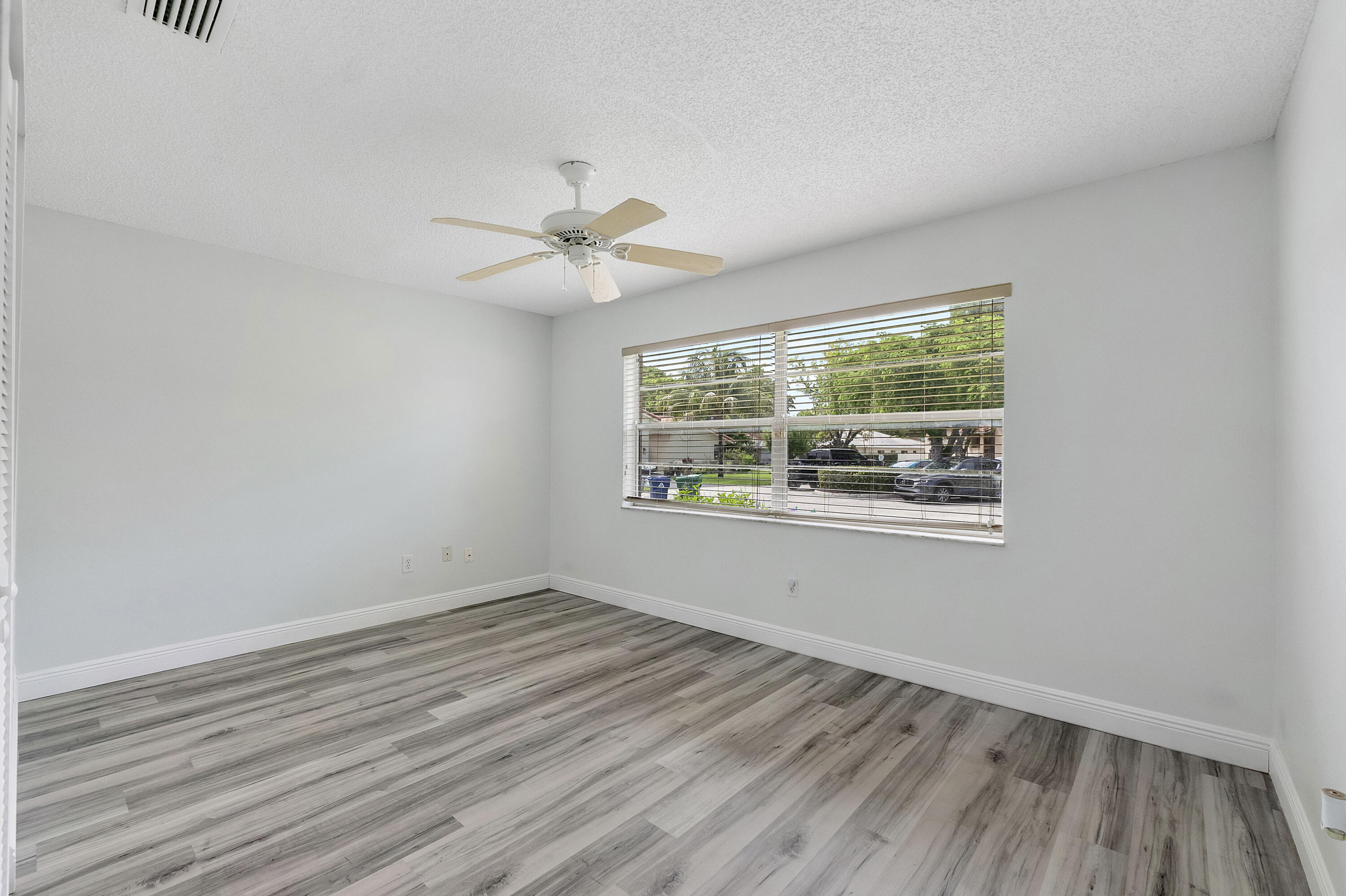 WOOD LAKE - Residential