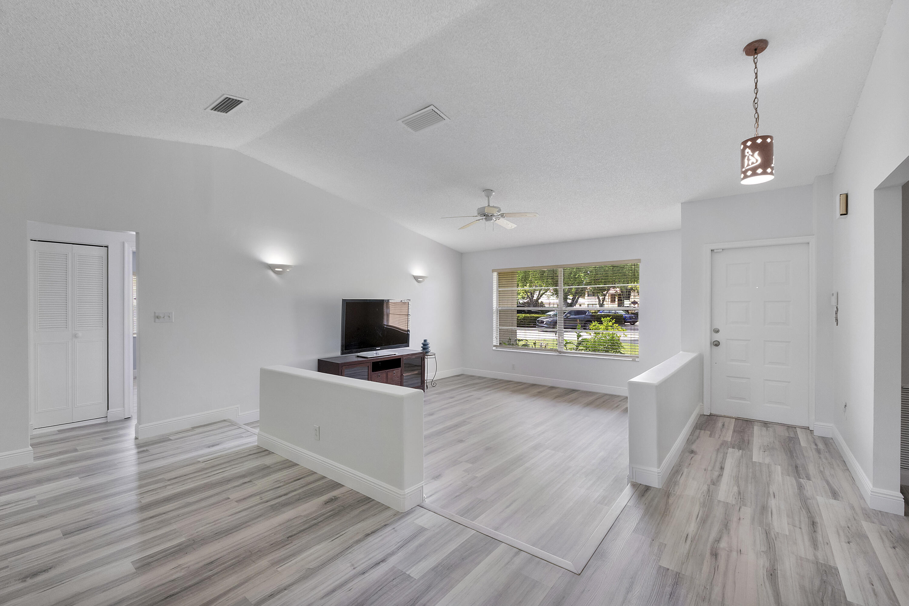 WOOD LAKE - Residential
