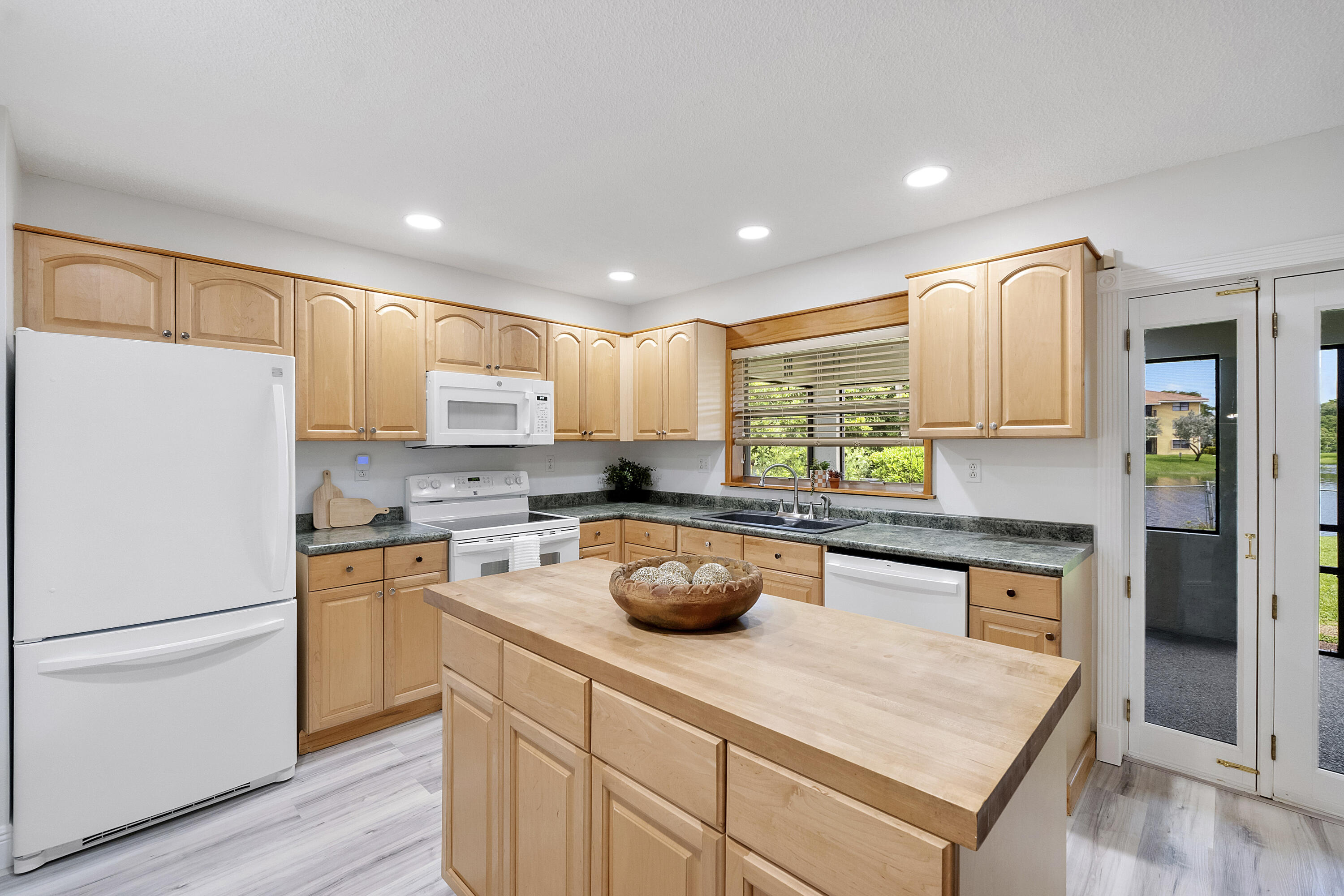 WOOD LAKE - Residential