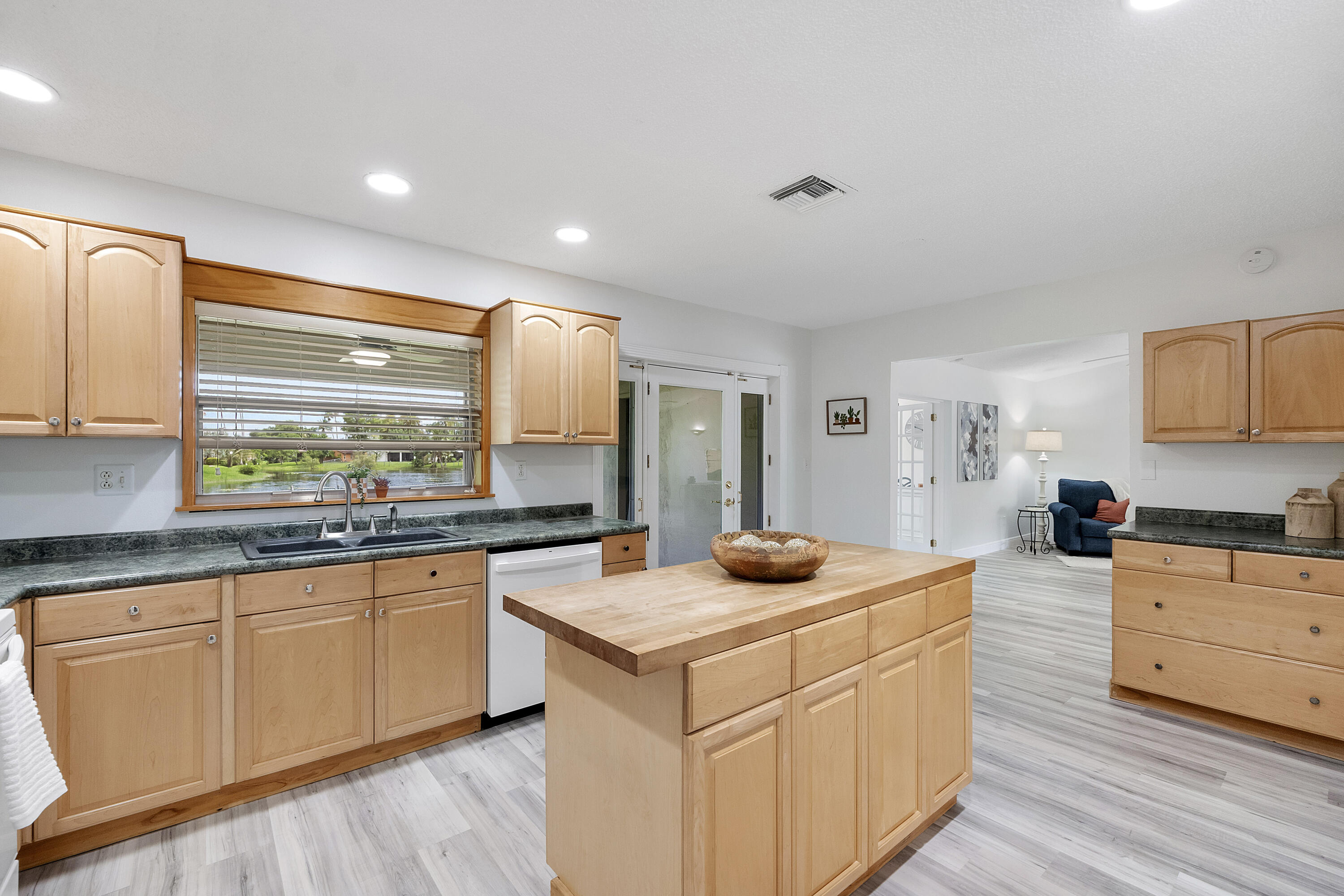 WOOD LAKE - Residential