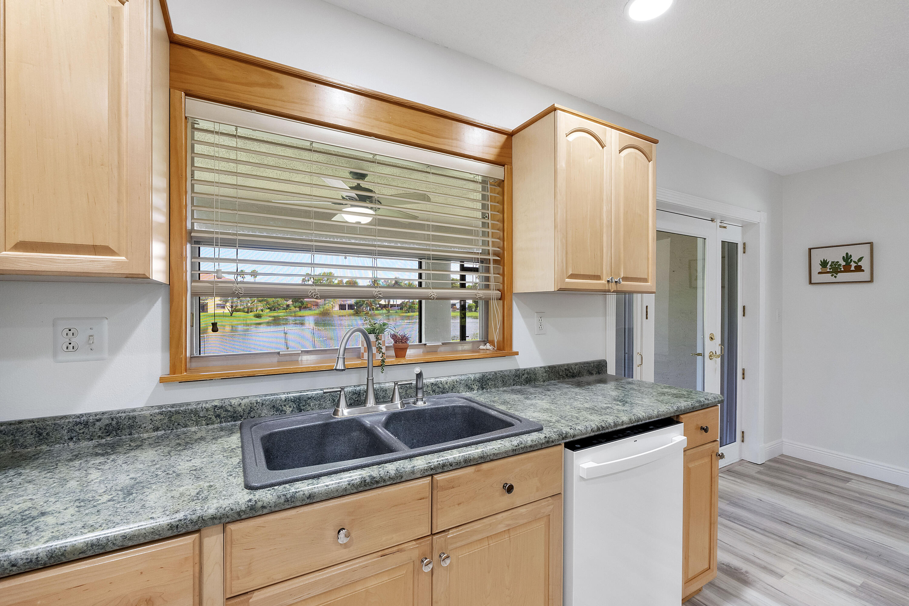 WOOD LAKE - Residential