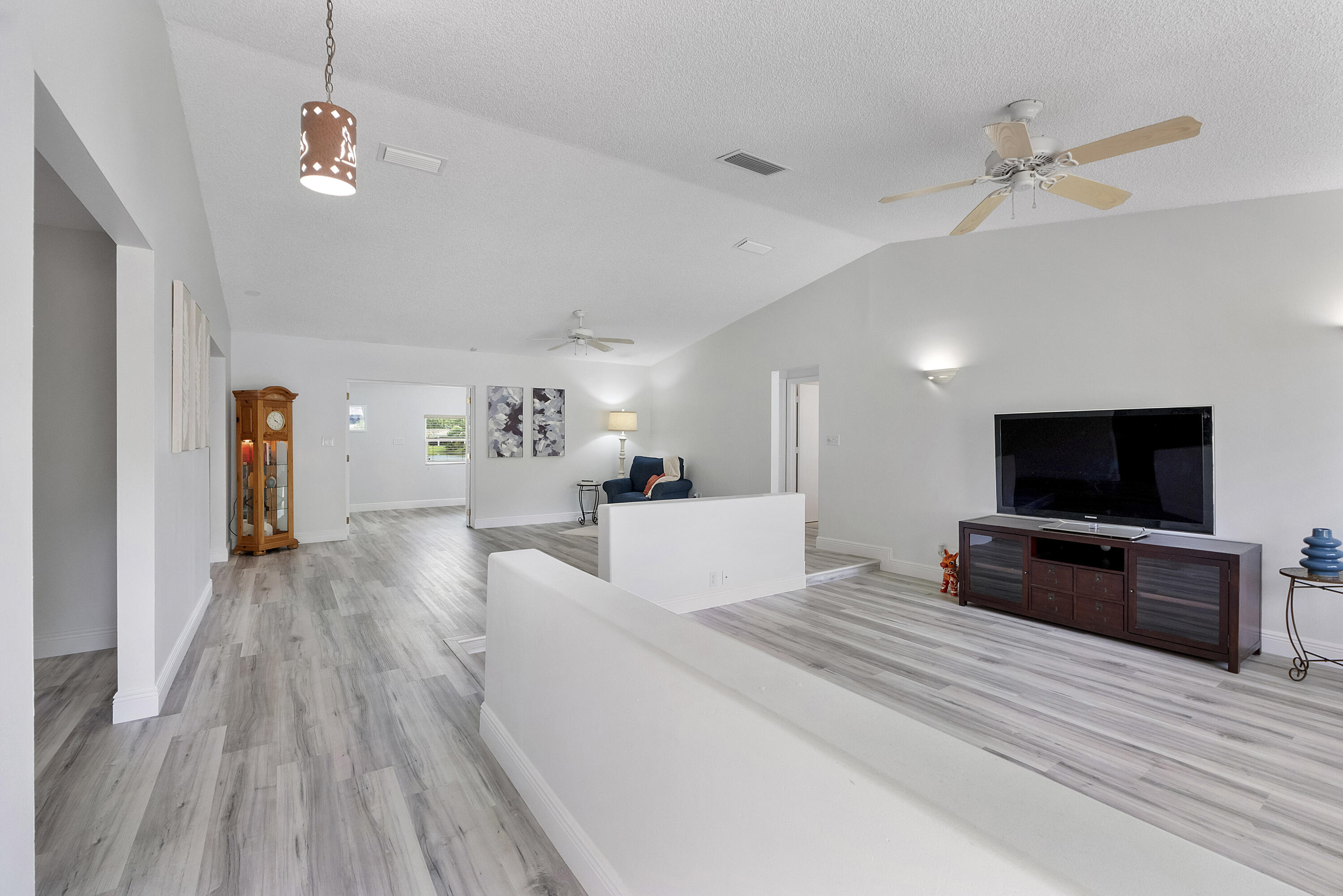 WOOD LAKE - Residential