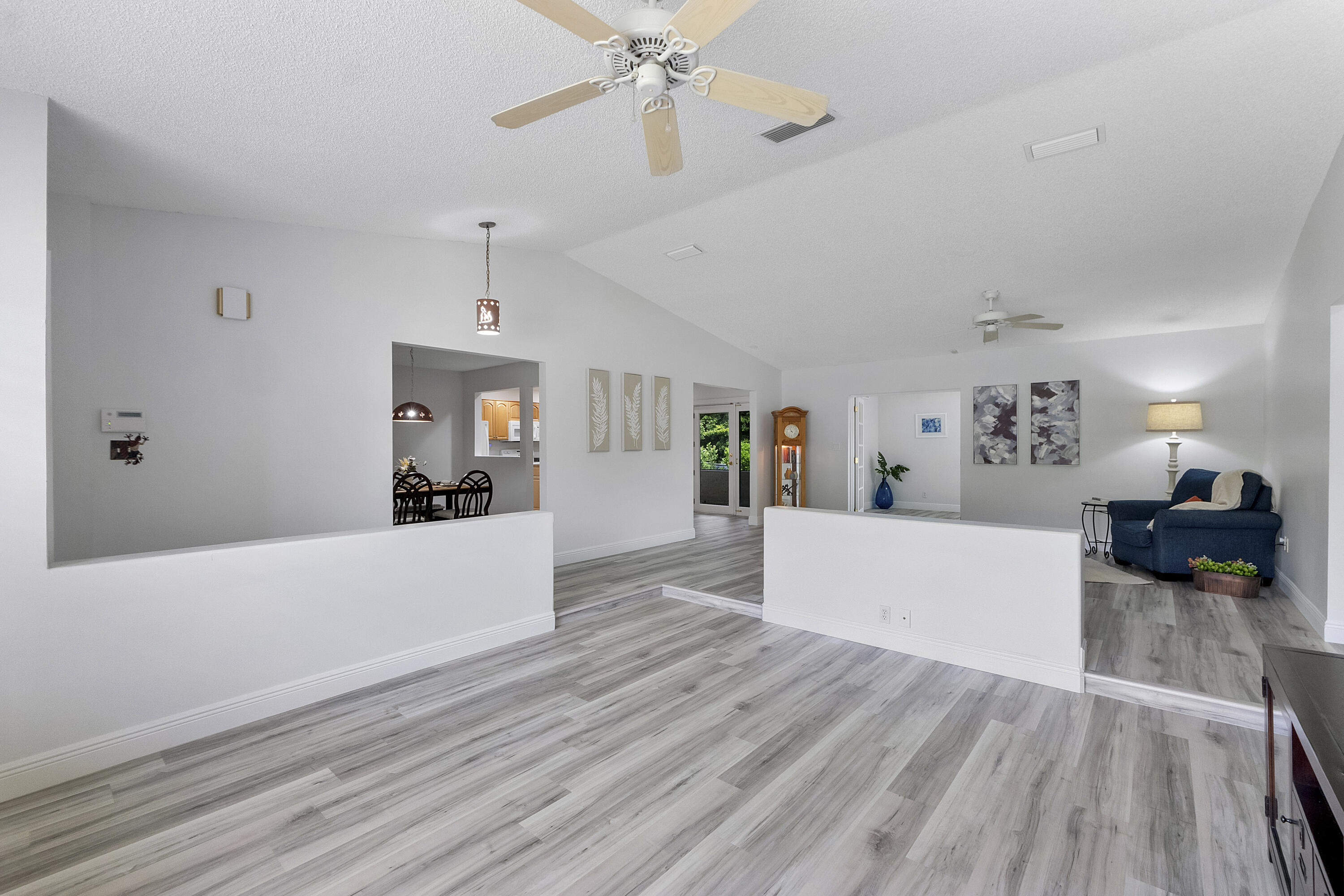 WOOD LAKE - Residential