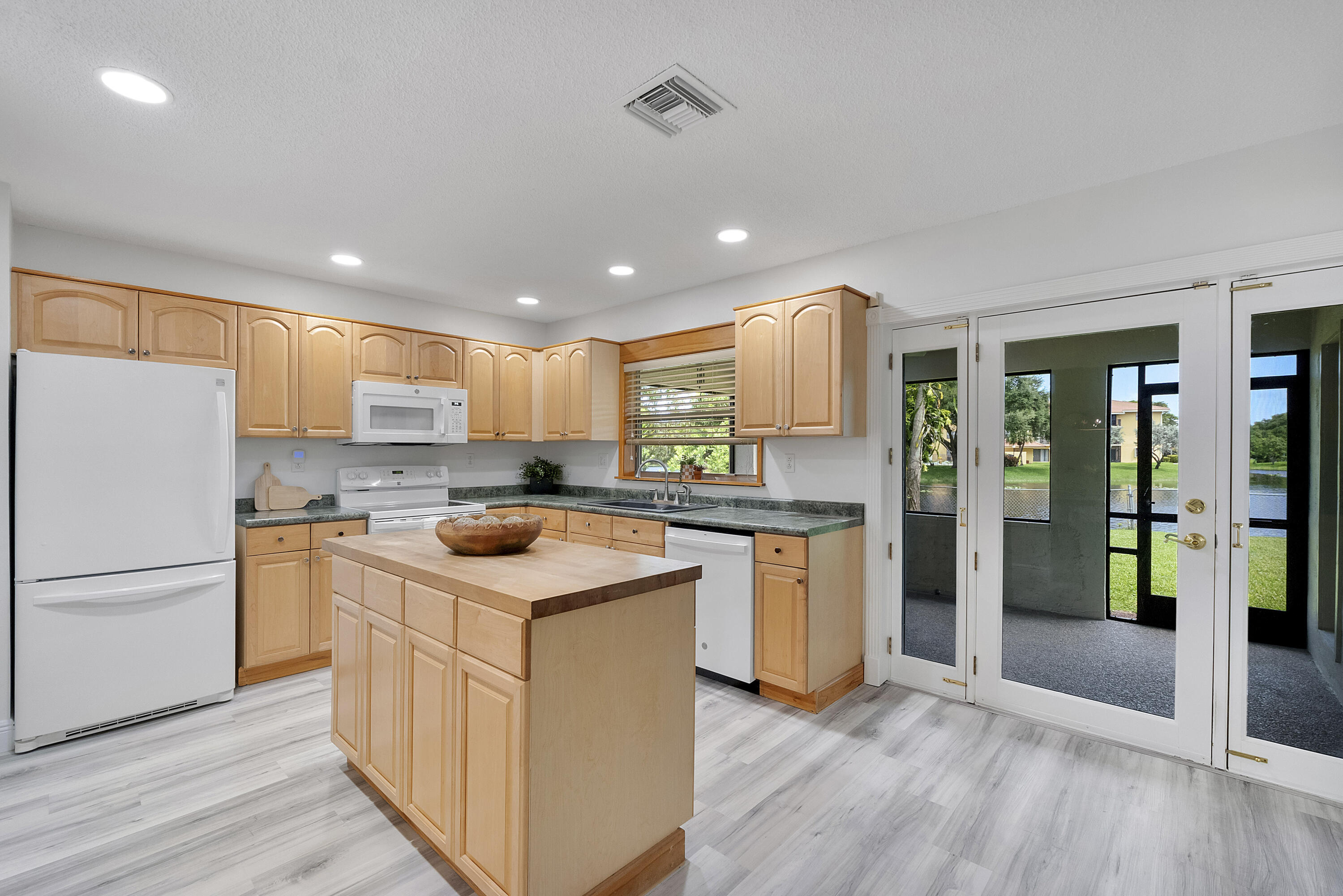 WOOD LAKE - Residential