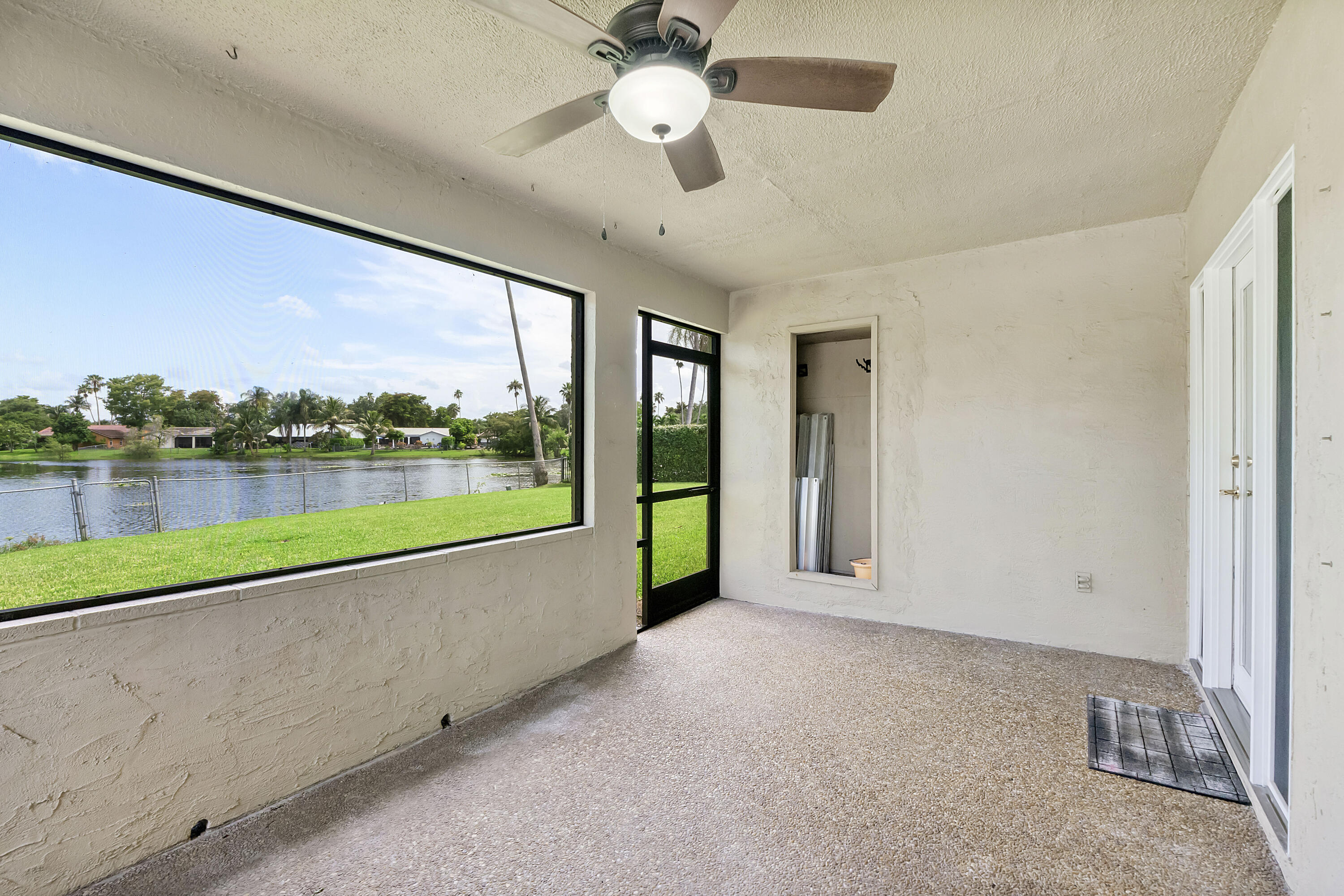 WOOD LAKE - Residential