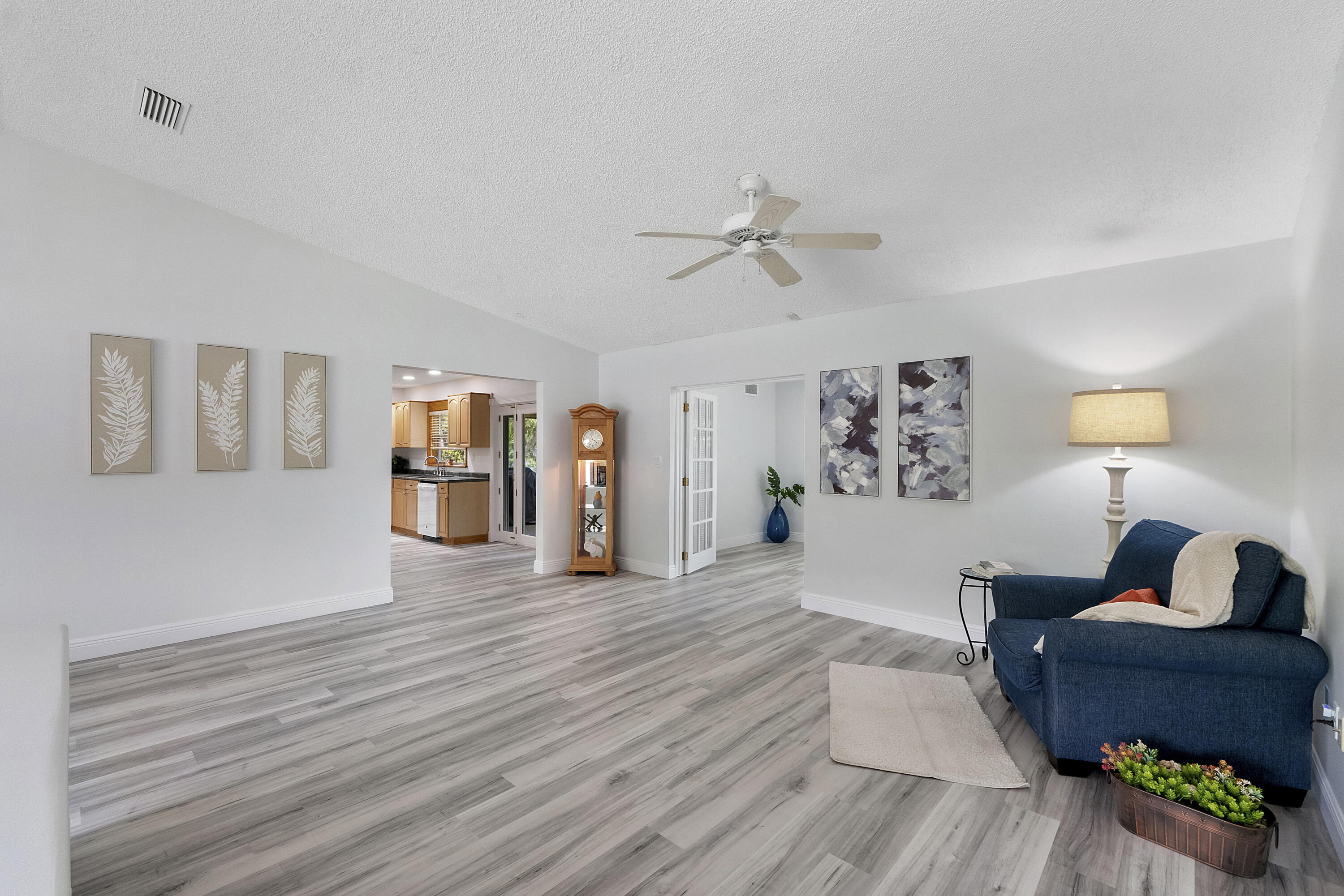 WOOD LAKE - Residential