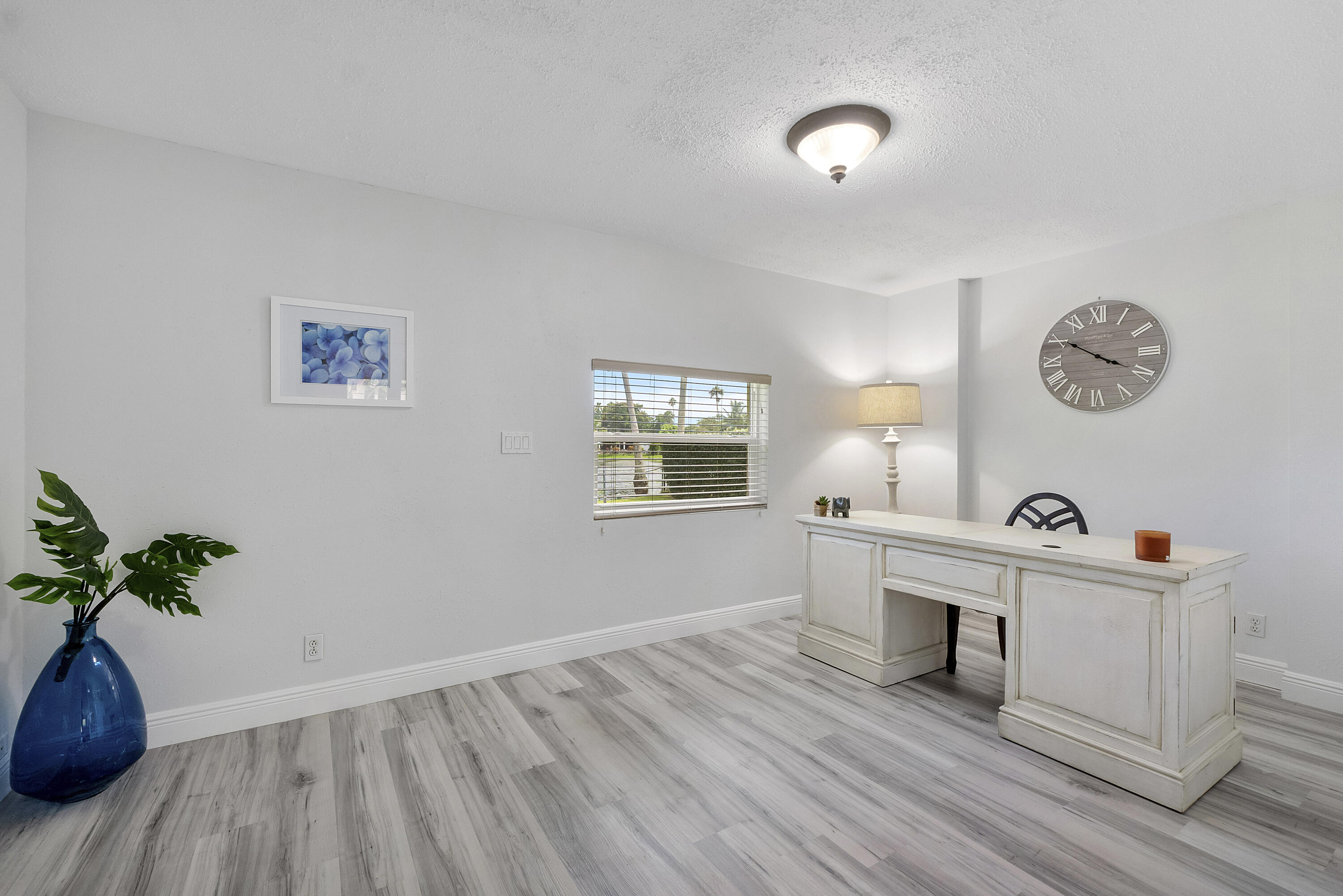 WOOD LAKE - Residential