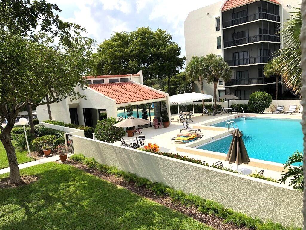 LANDS OF THE PRESIDENT CONDO 8 - Residential