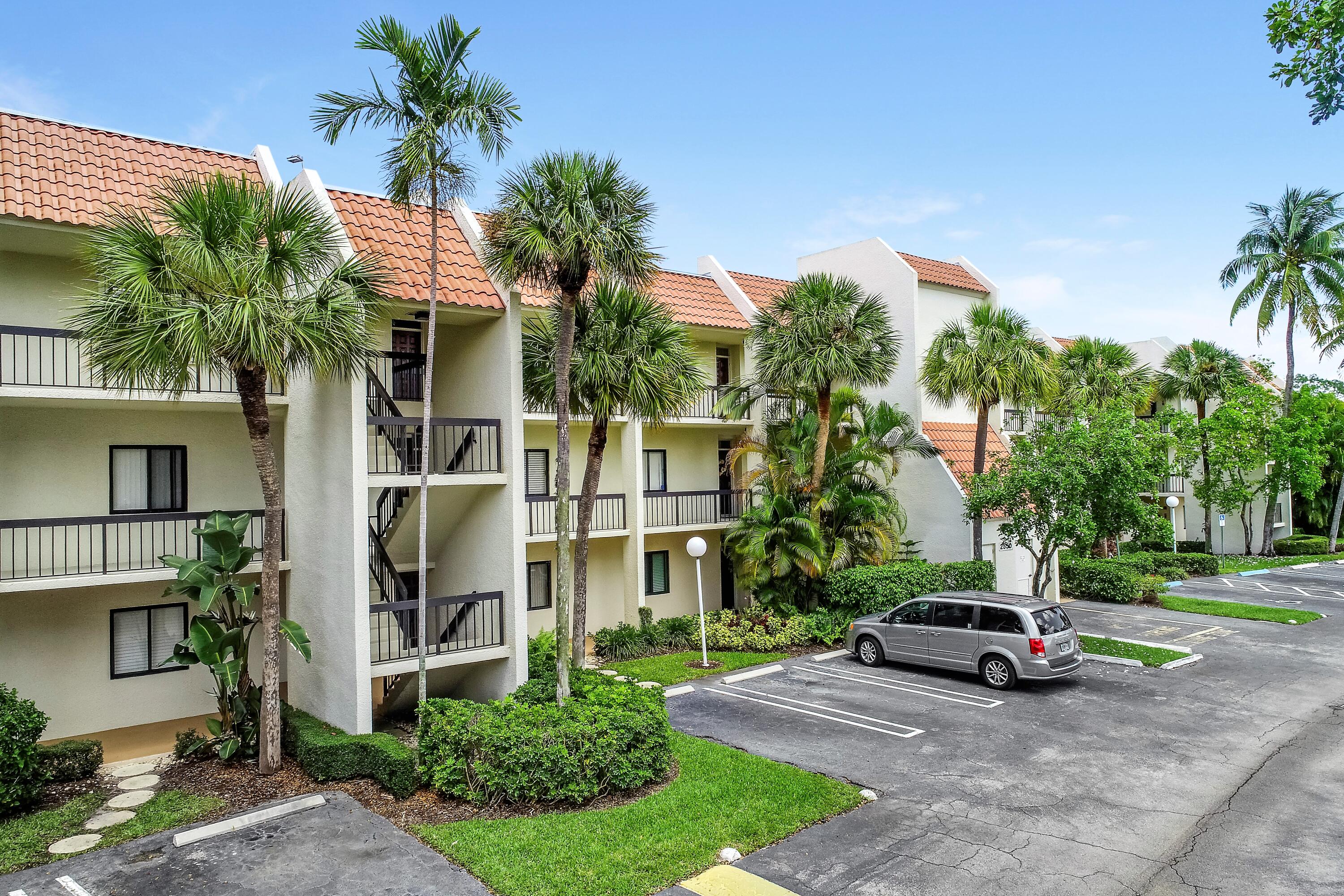 LANDS OF THE PRESIDENT CONDO 8 - Residential