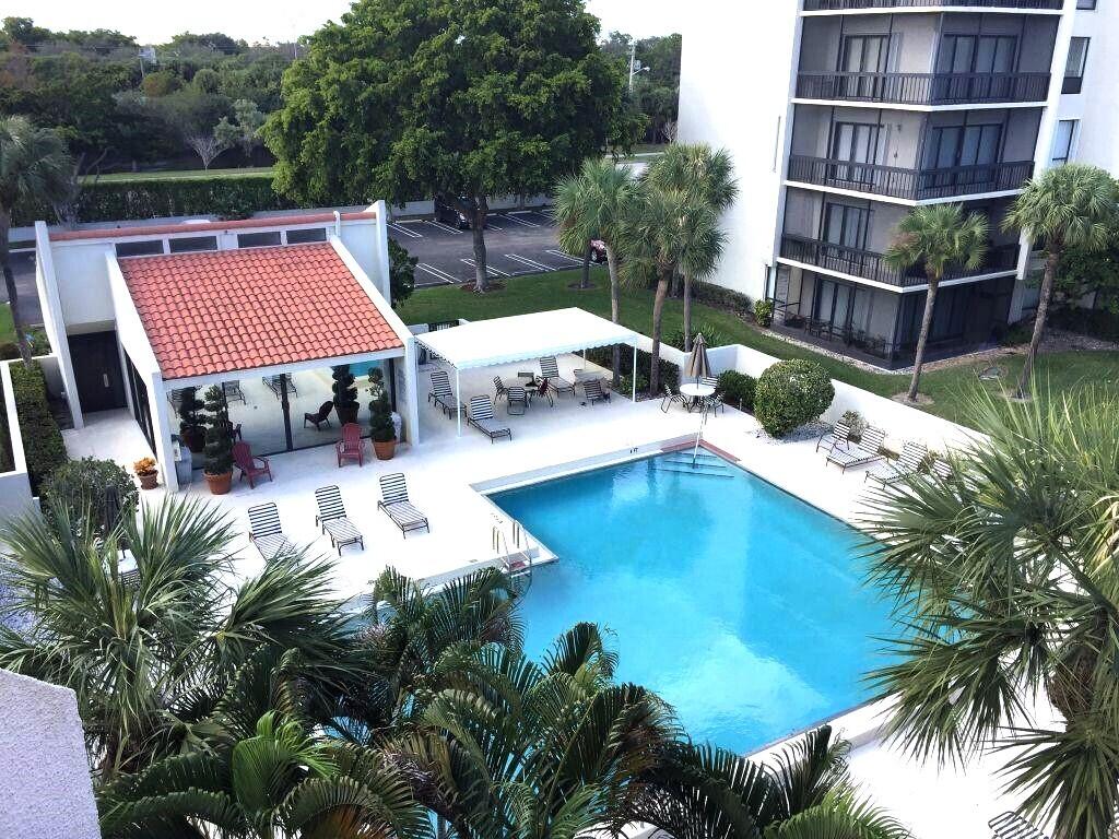 LANDS OF THE PRESIDENT CONDO 8 - Residential