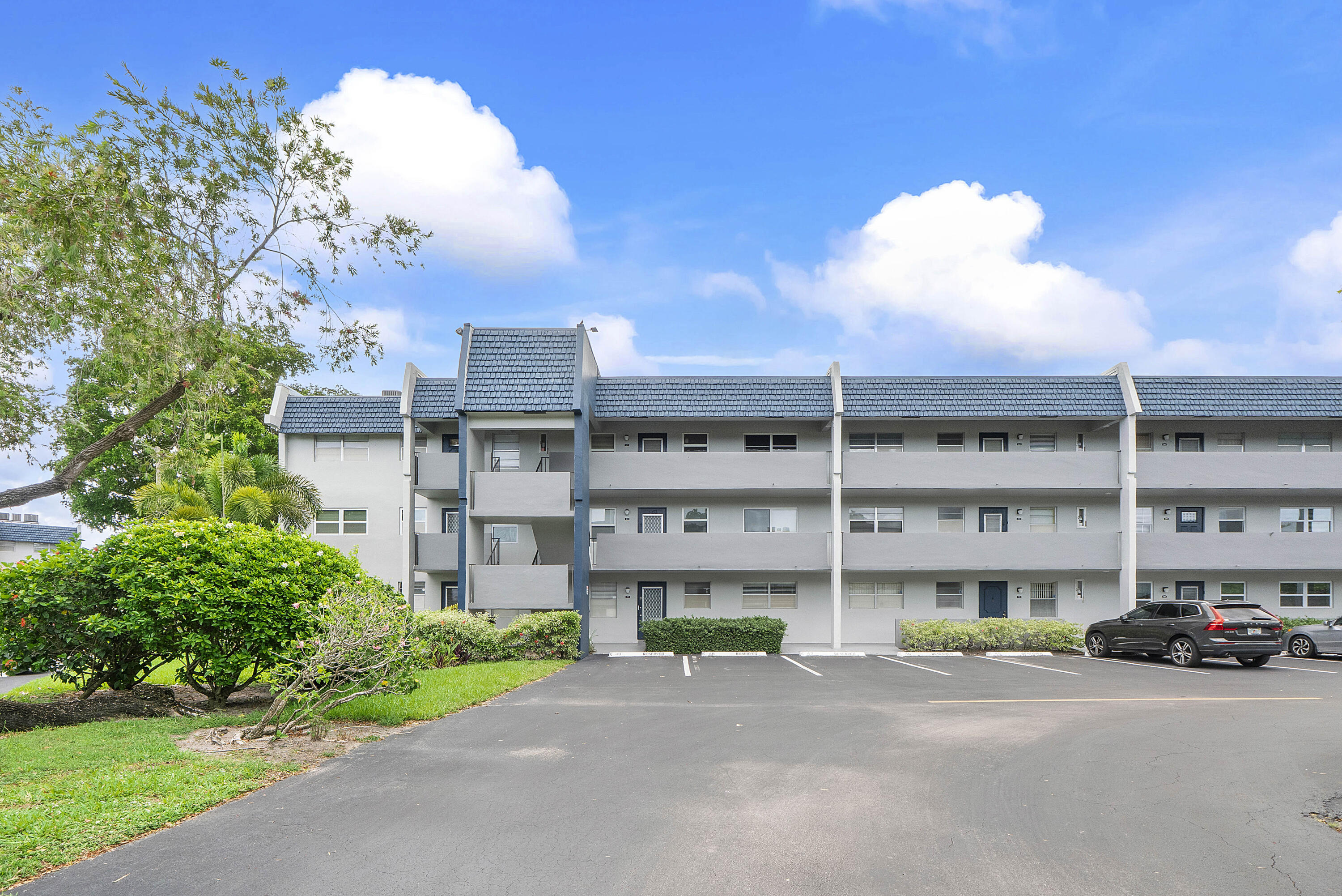 ORIOLE GOLF & TENNIS CLUB CONDO - Residential