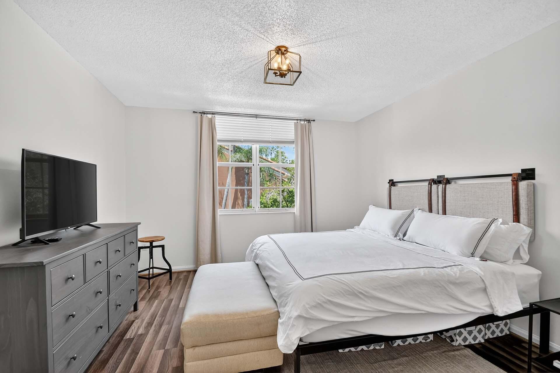 ST ANDREWS AT POLO CLUB CONDO - Residential Lease
