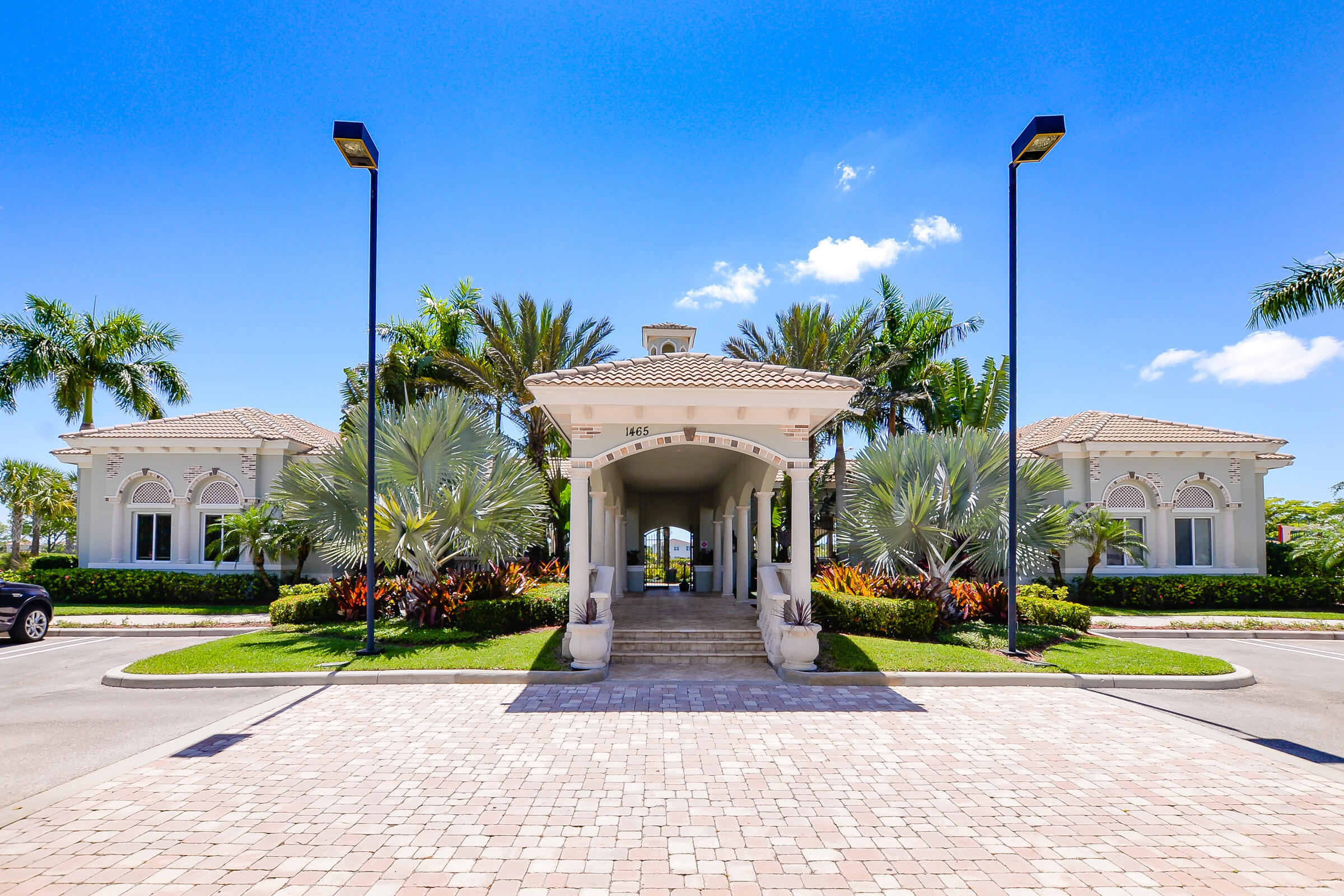 VIZCAYA FALLS PLAT 1 - Residential Lease